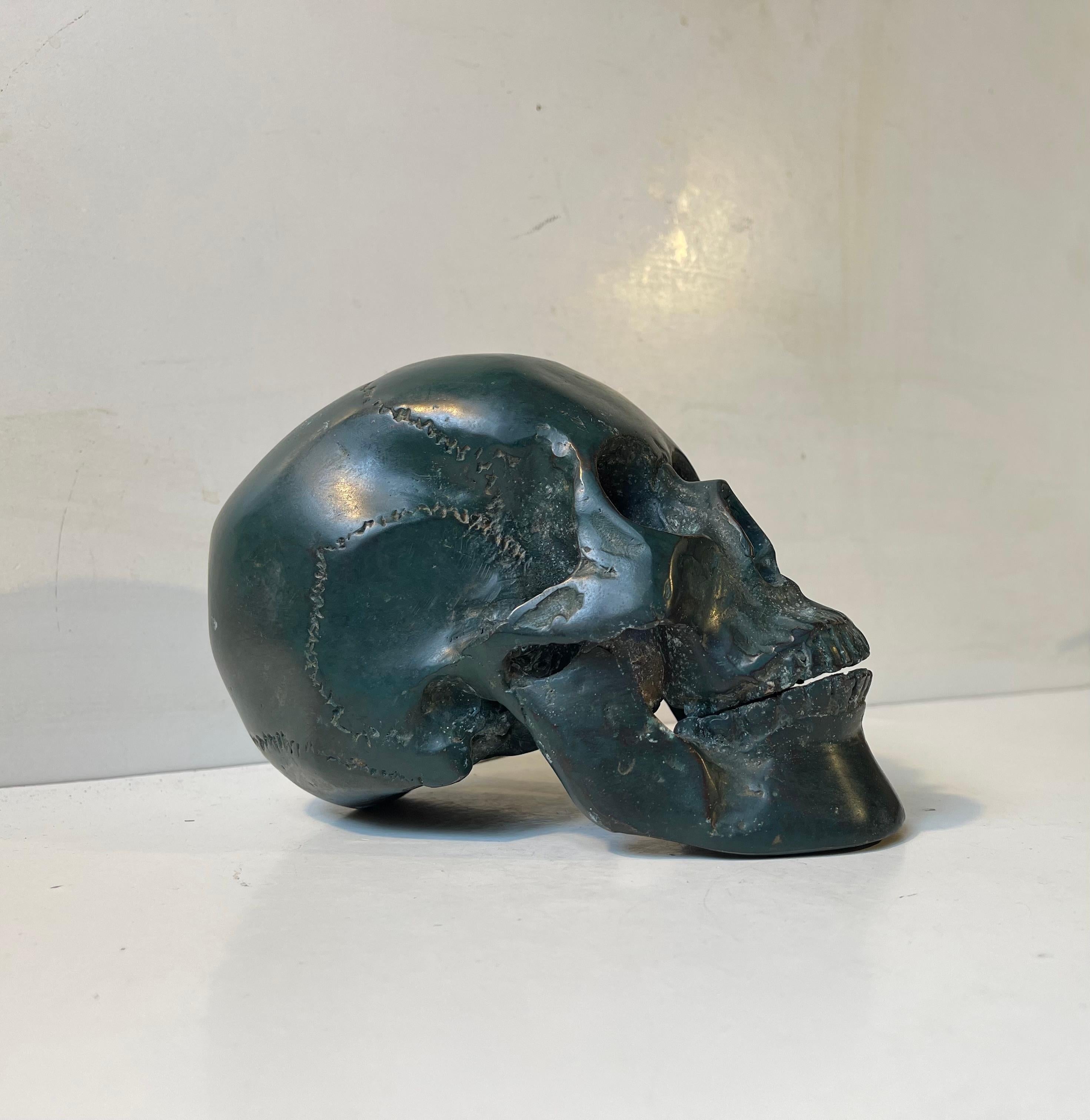 Scultura vintage 1:1 di un teschio umano in bronzo Greene & Greene in vendita 1