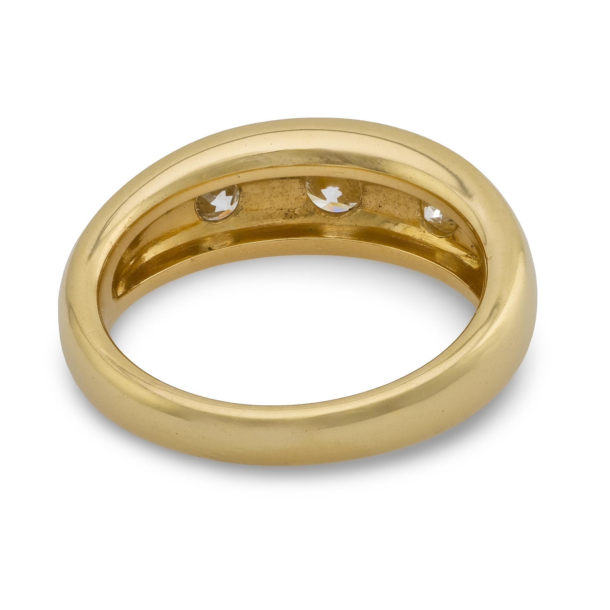 Anello vintage con diamante da 1,10 carati in oro giallo 18 carati con castone a 3 pietre in vendita 1