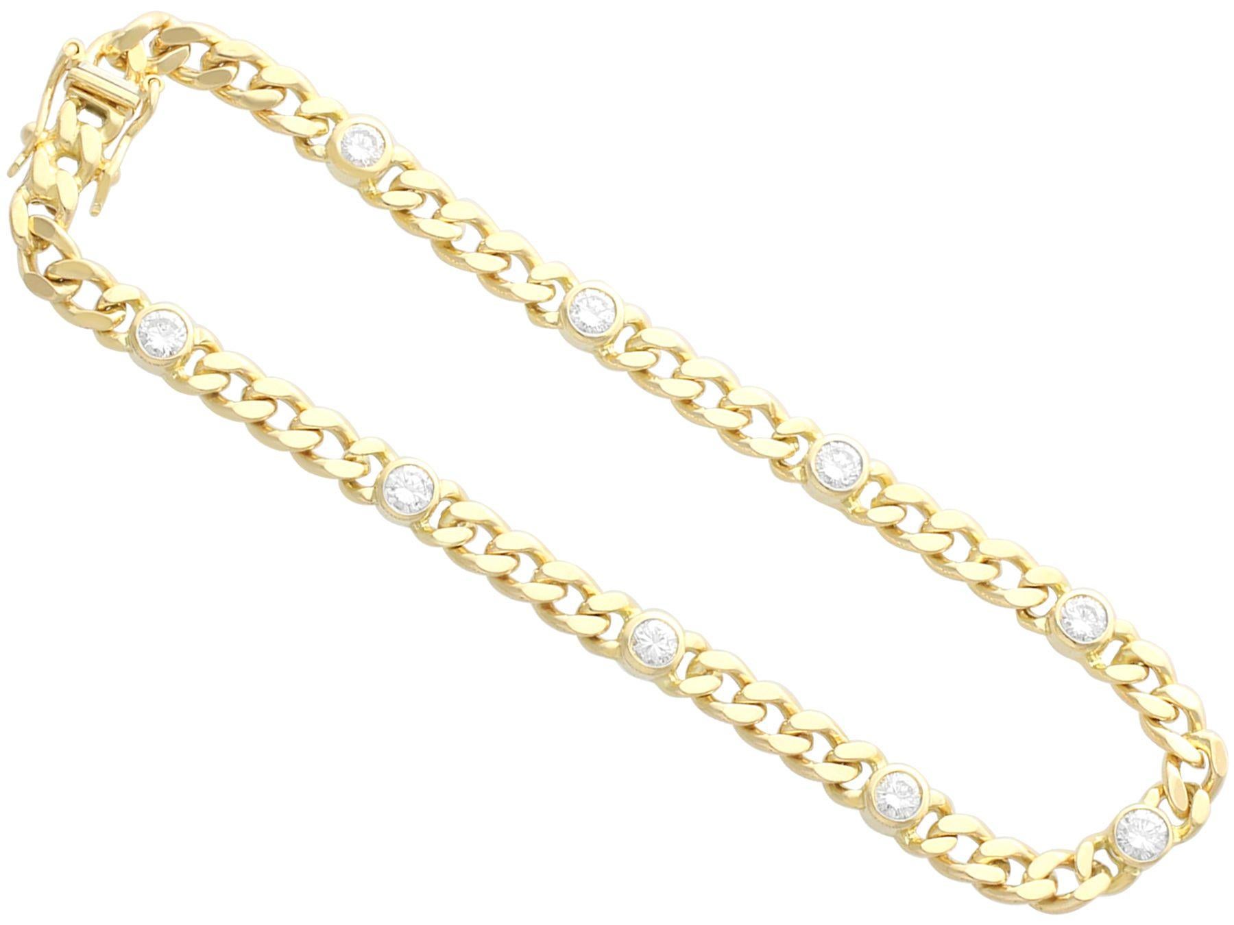 Un beau et impressionnant bracelet en diamant de 1,10 carat en or jaune 18 carats ; faisant partie de nos diverses collections de bijoux anciens et de bijoux de succession.

Ce bracelet vintage fin et impressionnant a été réalisé en or jaune 18