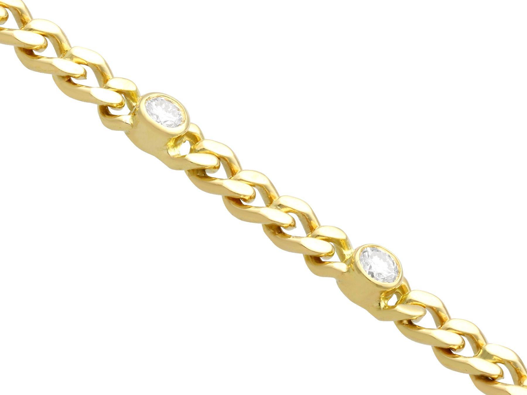 Vintage 1.10 Carat Diamond and 18K Yellow Gold Bracelet Circa 1990 In Excellent Condition For Sale In Jesmond, Newcastle Upon Tyne