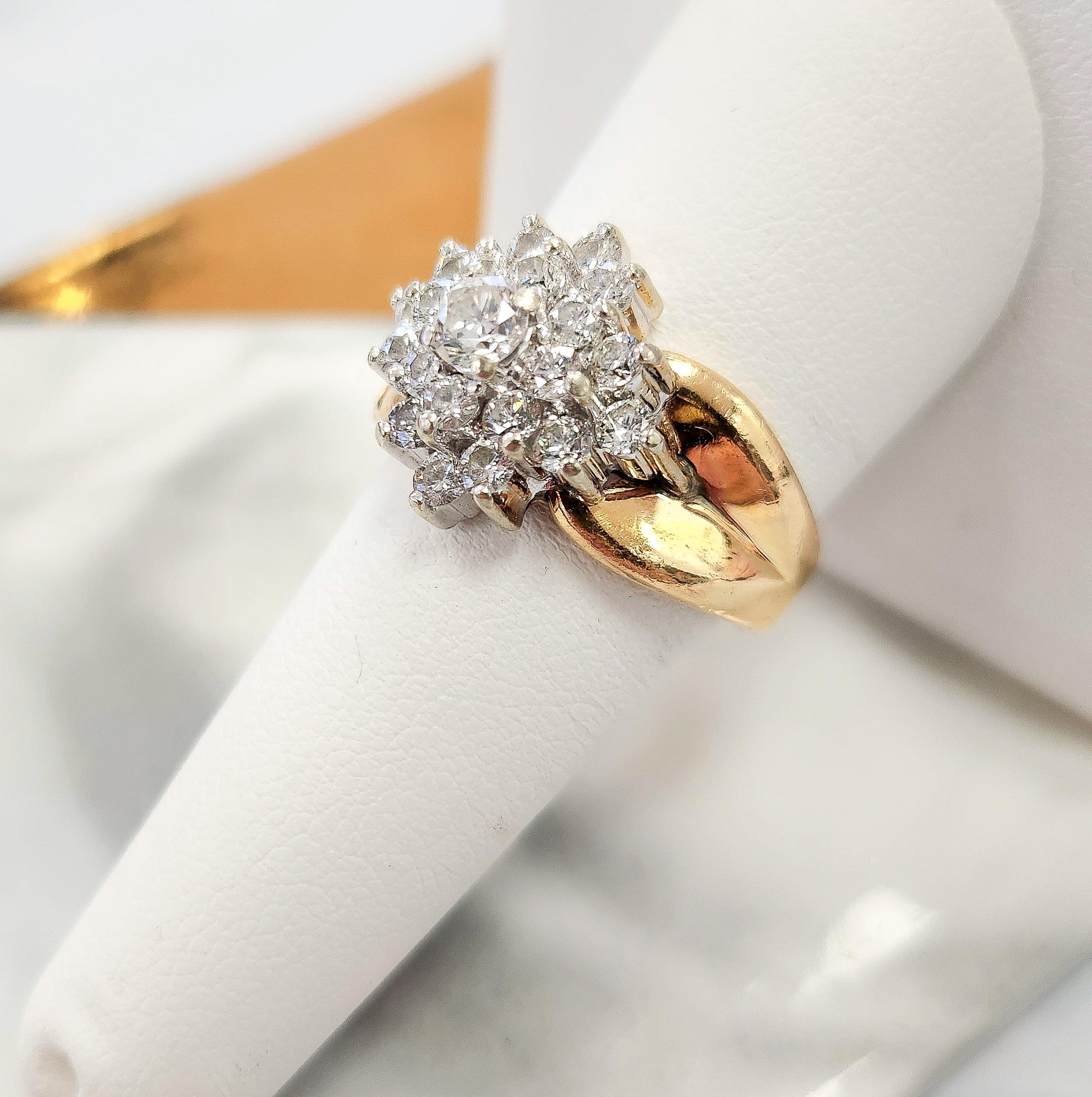 Anello vintage con cluster di diamanti da 1,50 carati in oro bianco e giallo 14 carati In condizioni buone in vendita a Los Angeles, CA