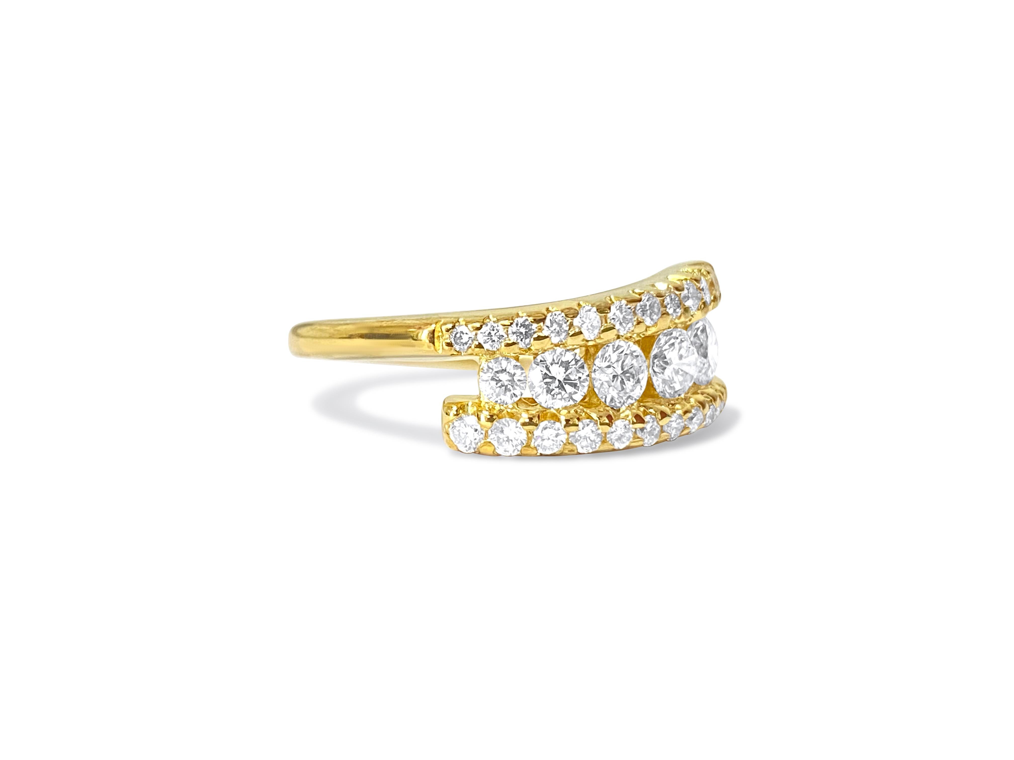 Art Nouveau Vintage 1.10 Ct Graduating Diamond Engagement Ring for Her For Sale