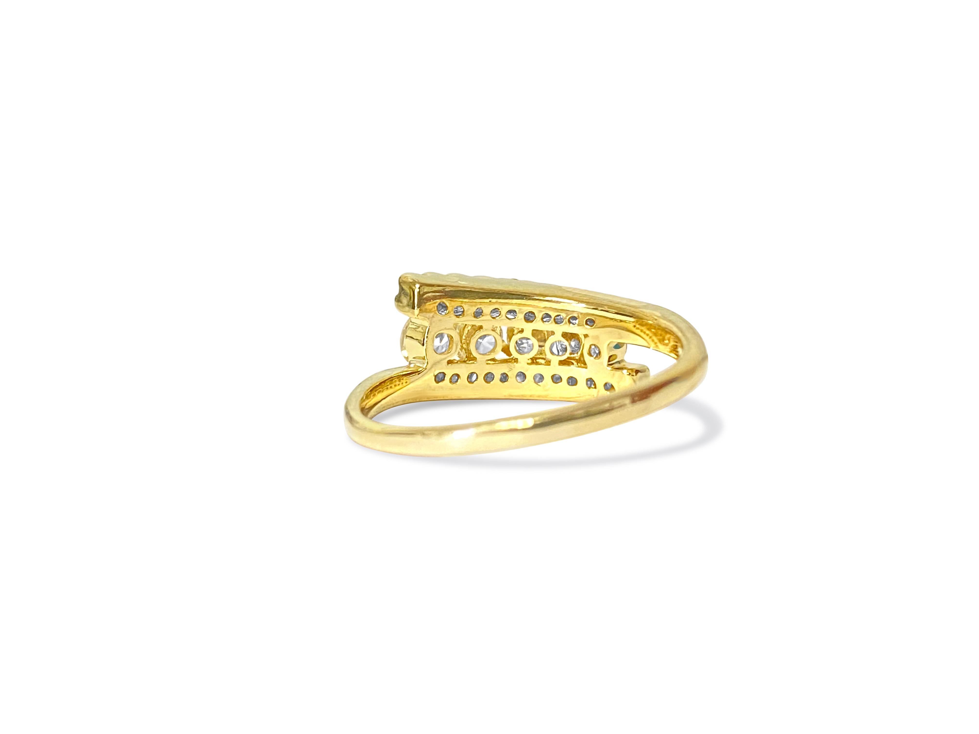 Art Nouveau Vintage 1.10 Ct Graduating Diamond Engagement Ring for Her For Sale