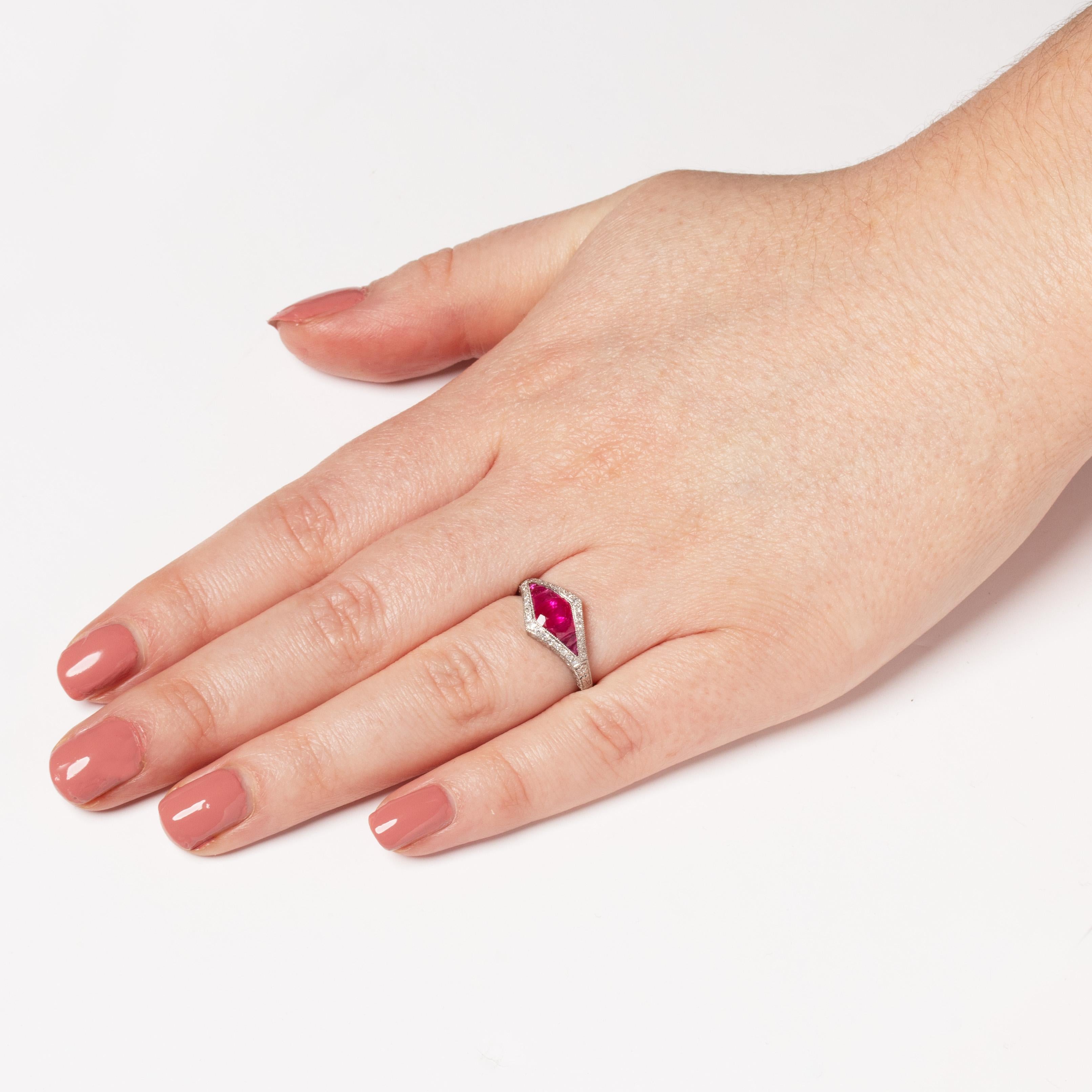 Vintage 1.10ct Rubin und Diamant Ring mit sieben Steinen, ca. 1970er Jahre im Zustand „Gut“ im Angebot in London, GB