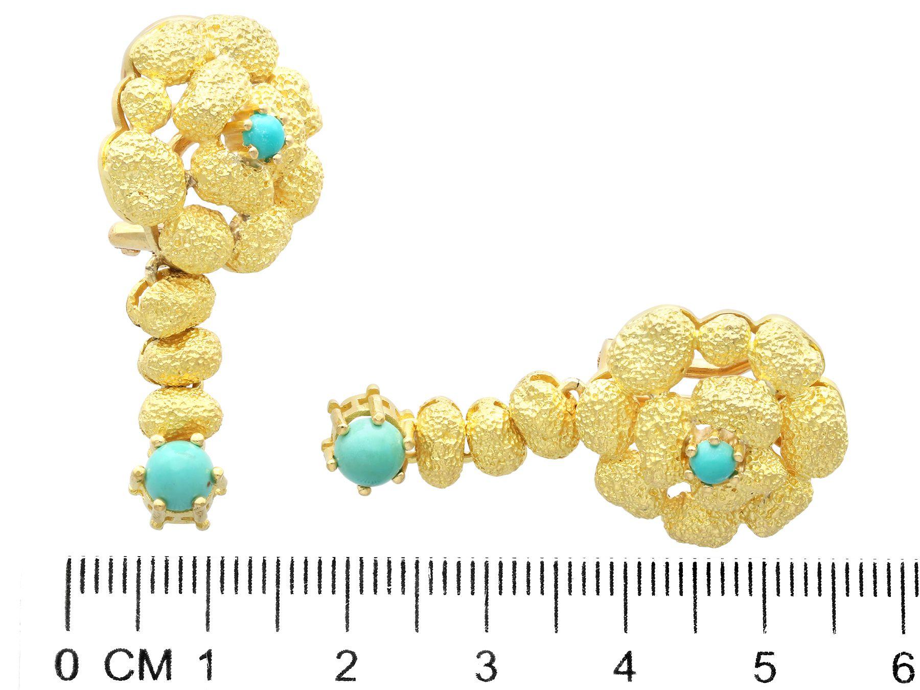 Cabochon 1950s Vintage 1.10 Carat Turquoise and 18k Yellow Gold Earrings For Sale