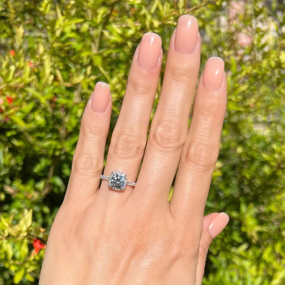 Modernista Anello d'oro solitario vintage da 1,11 carati con diamante rotondo taglio brillante certificato GIA in vendita