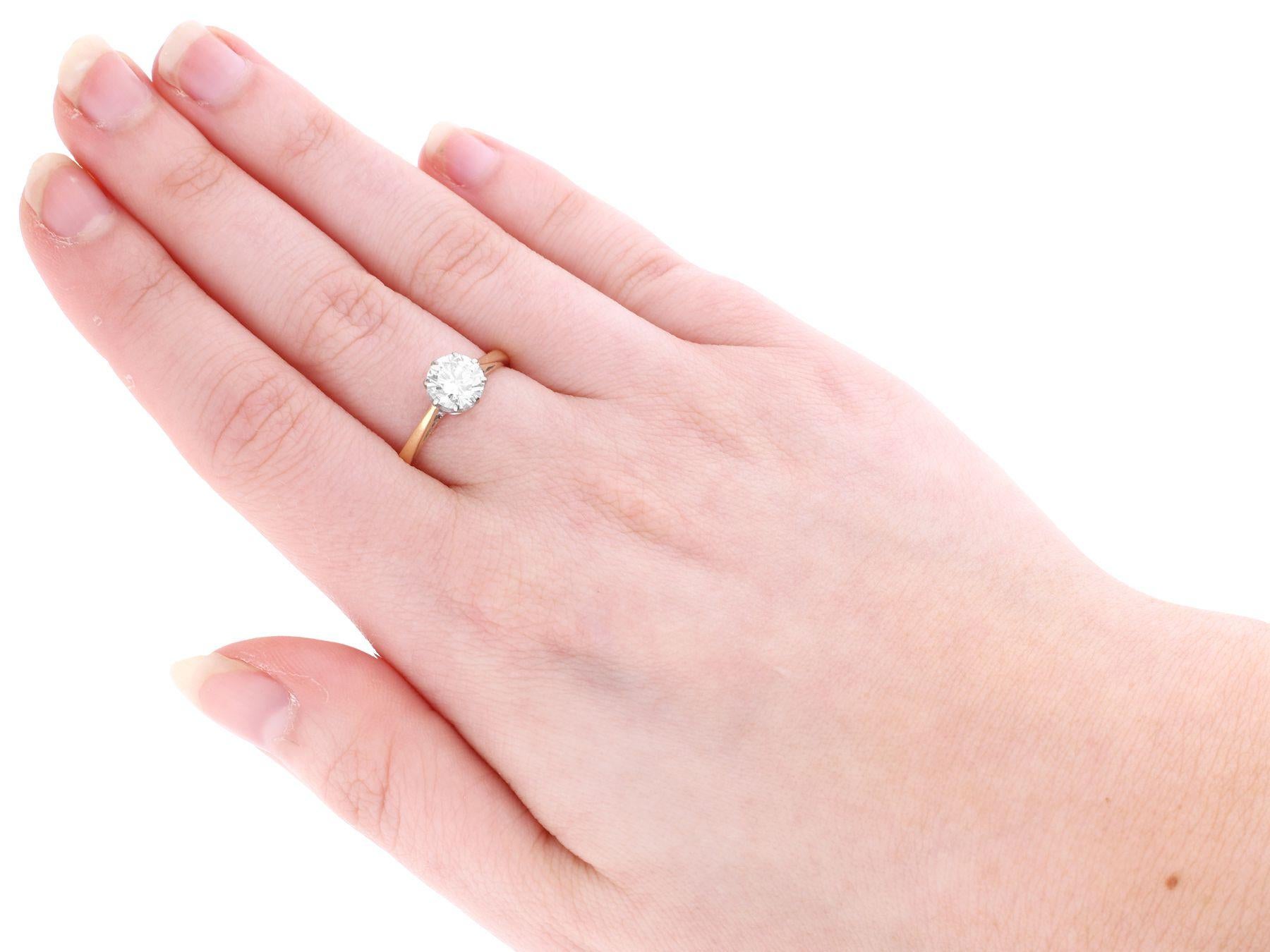 Anillo de compromiso solitario con diamante vintage de 1,12 quilates en oro amarillo de 18k en venta 2