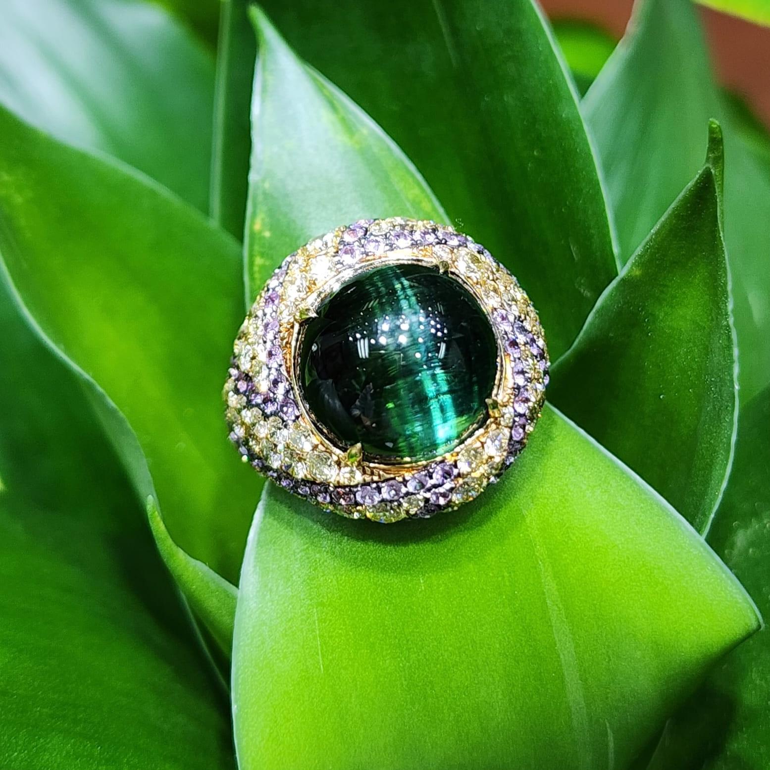 Vintage 11.20ct Cat's eye Green Tourmaline Diamond Sapphire Ring in 18k Gold In New Condition For Sale In Hong Kong, HK