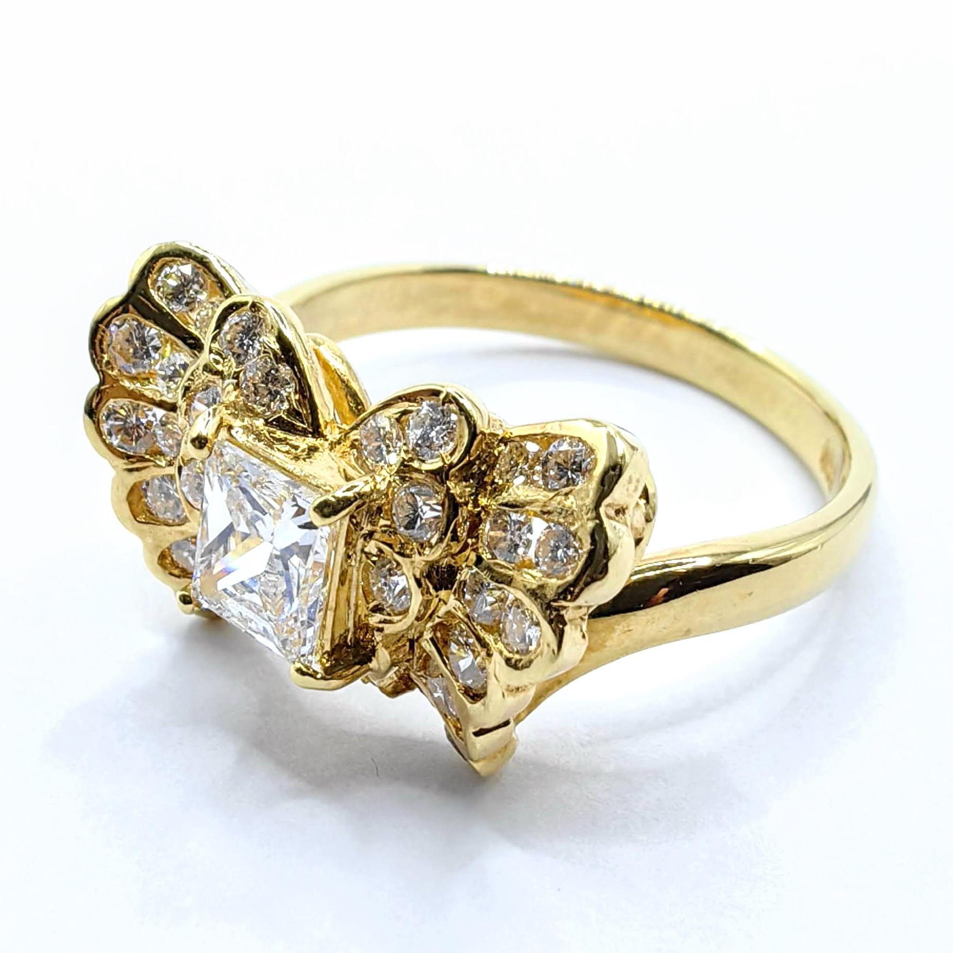 Taille princesse Bague papillon en or jaune 20k vintage 1.12ct Princesse et diamant rond en vente