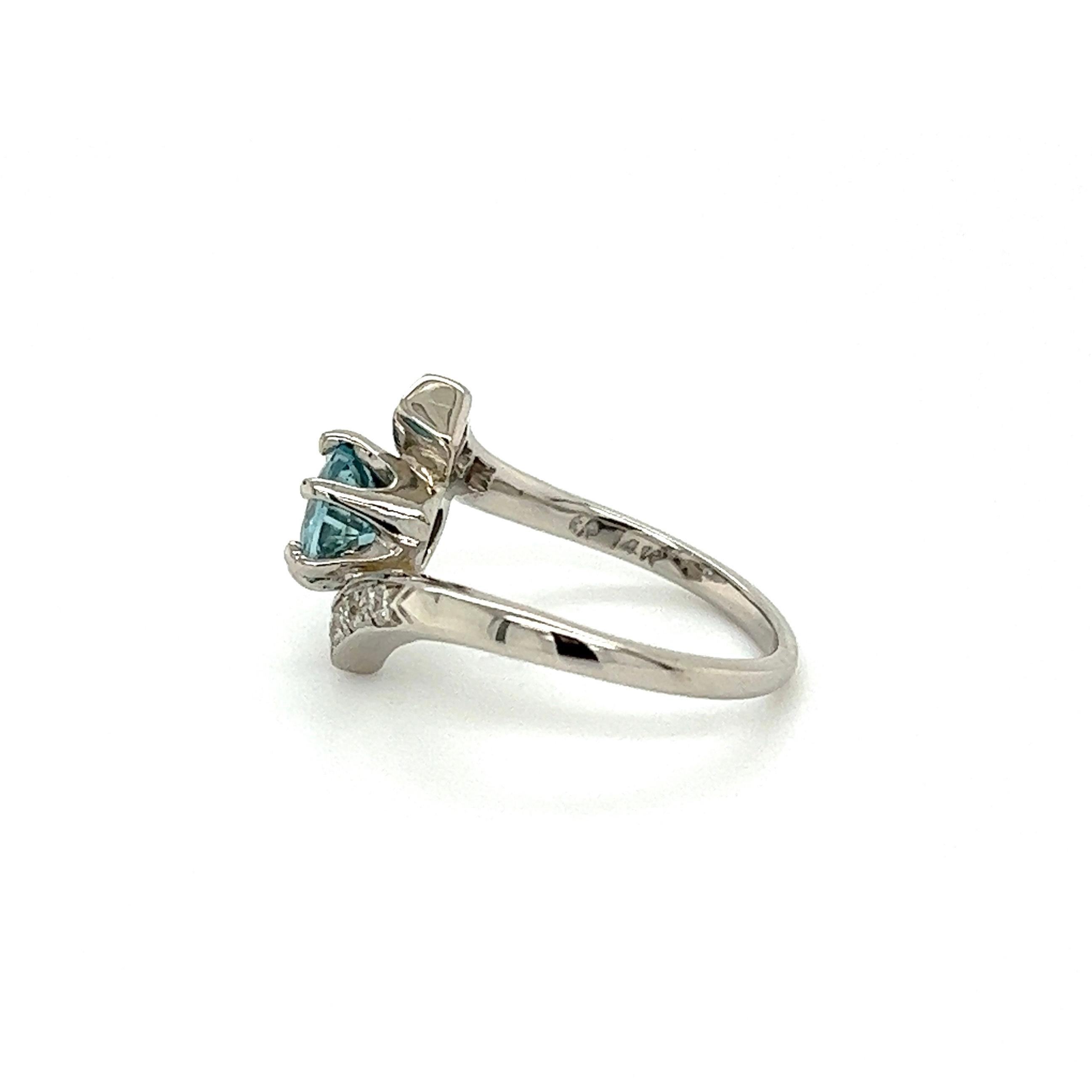 Vintage 1.13 Carat Blue Zircon and Diamond Art Deco Bypass Gold Ring For Sale 1