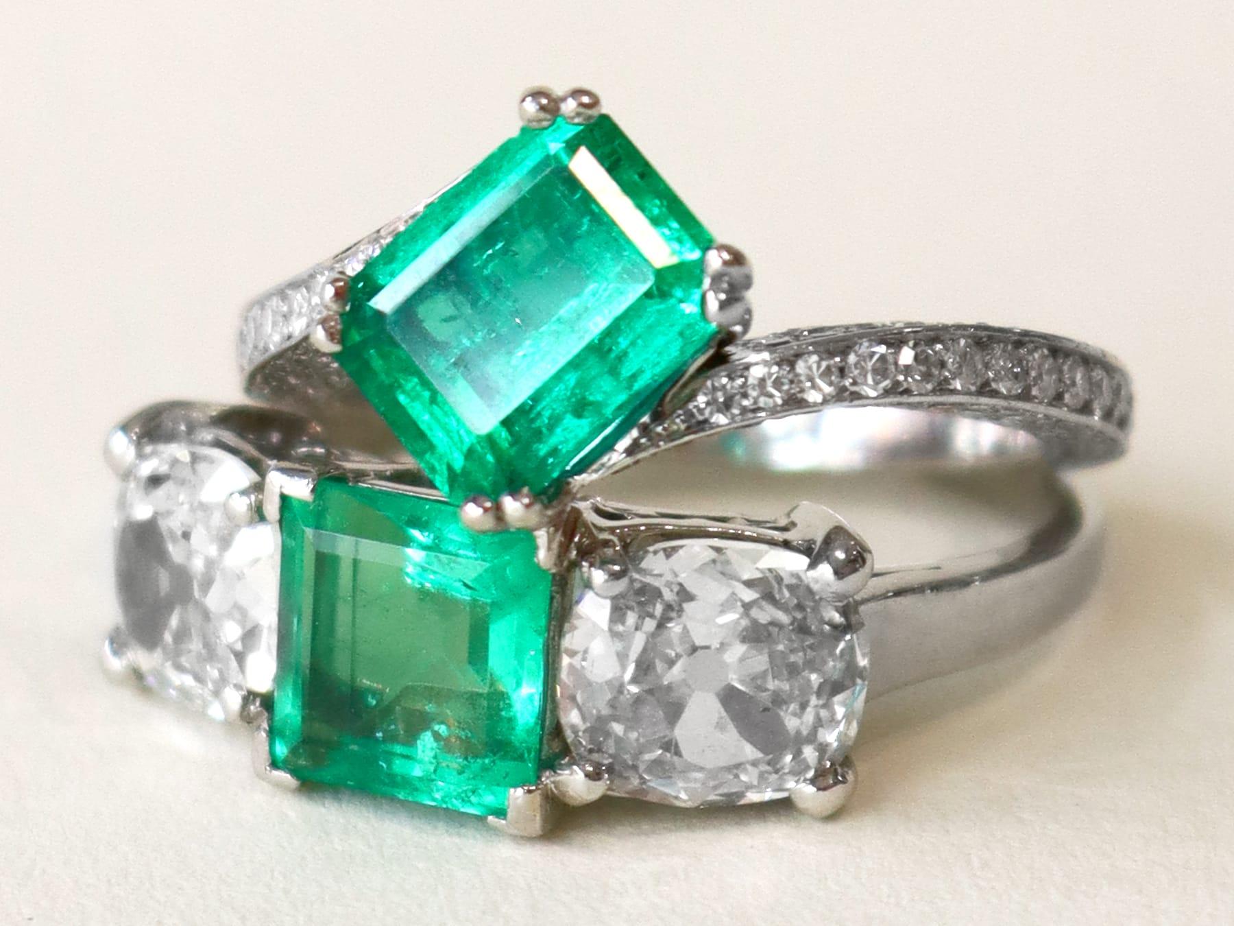 Vintage 1.13 Carat Emerald 2.20ct Diamond Platinum Twist Dress Ring, circa 1990 In Excellent Condition For Sale In Jesmond, Newcastle Upon Tyne
