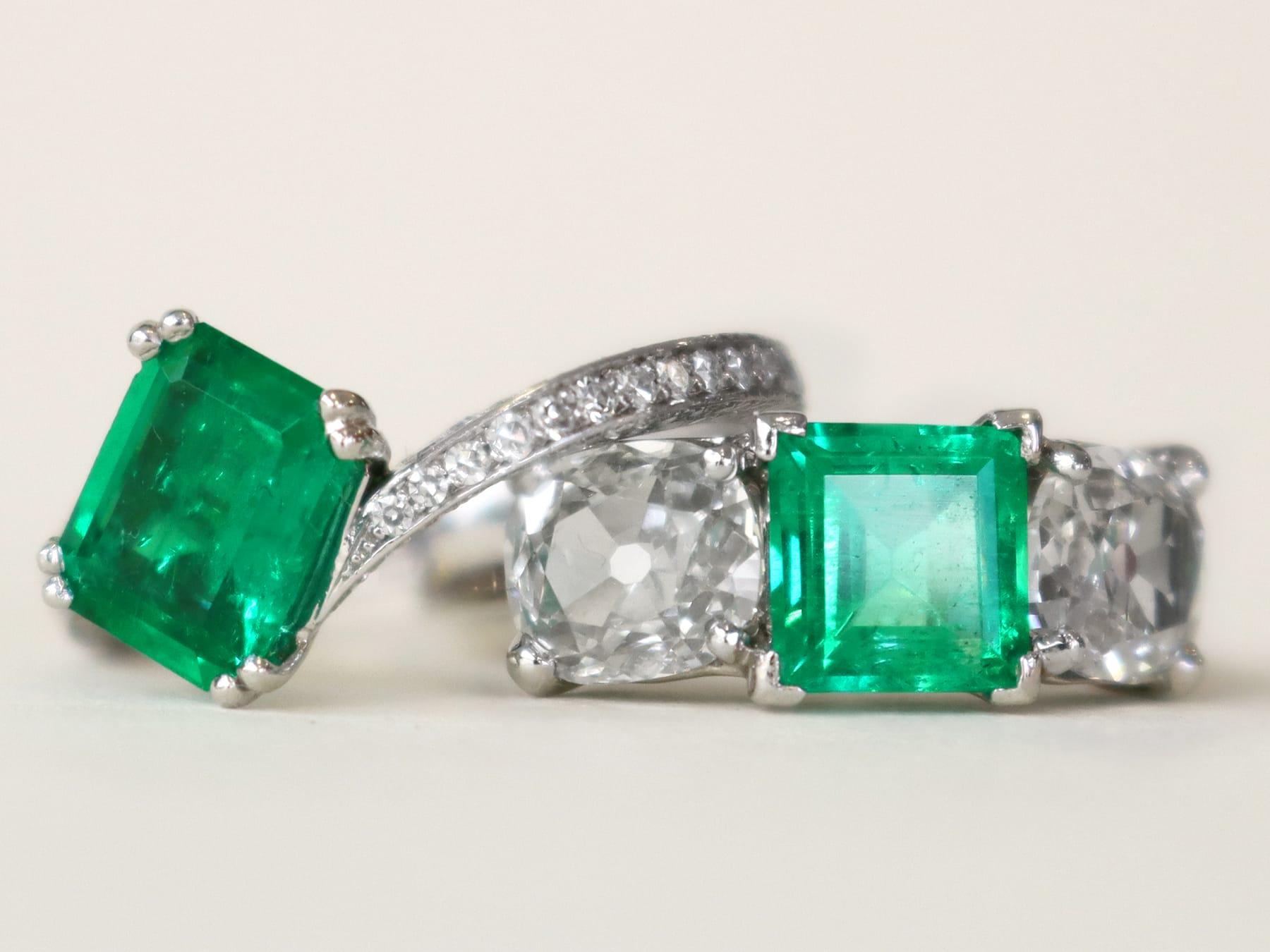 Women's or Men's Vintage 1.13 Carat Emerald 2.20ct Diamond Platinum Twist Dress Ring, circa 1990 For Sale