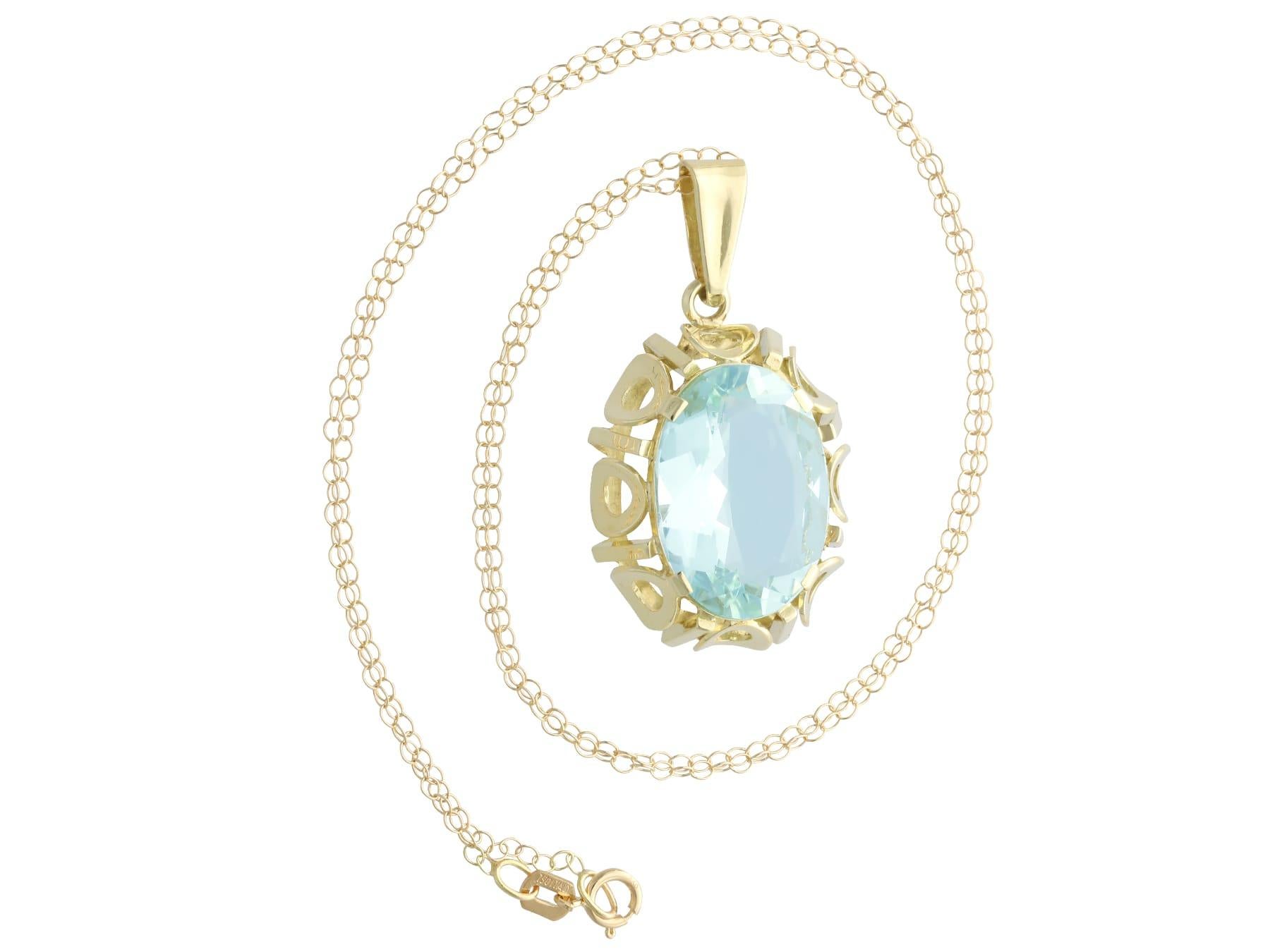 Oval Cut Vintage 11.31 Carat Aquamarine and Yellow Gold Pendant, Circa 1950 For Sale