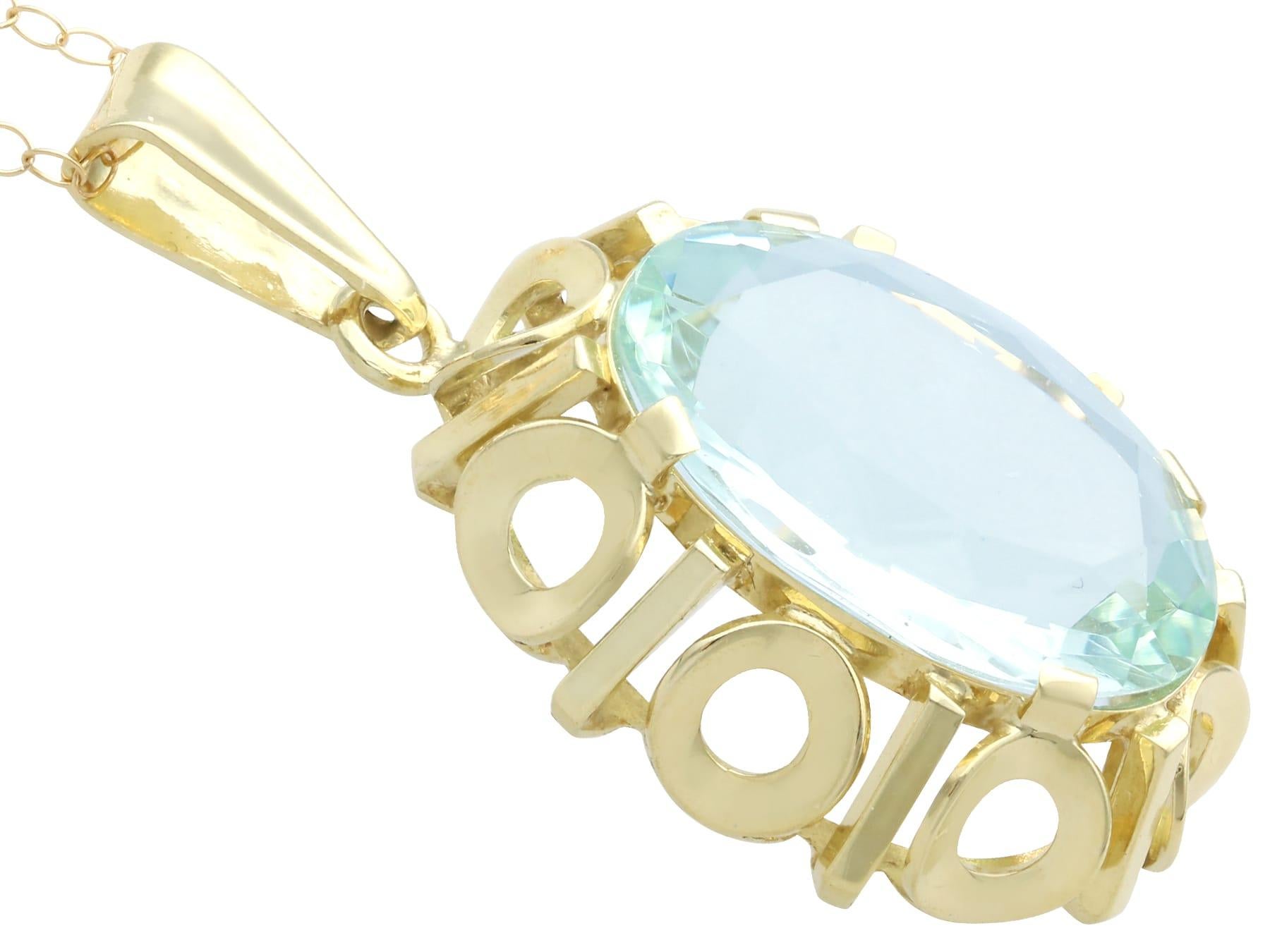 Vintage 11.31 Carat Aquamarine and Yellow Gold Pendant, Circa 1950 In Excellent Condition For Sale In Jesmond, Newcastle Upon Tyne