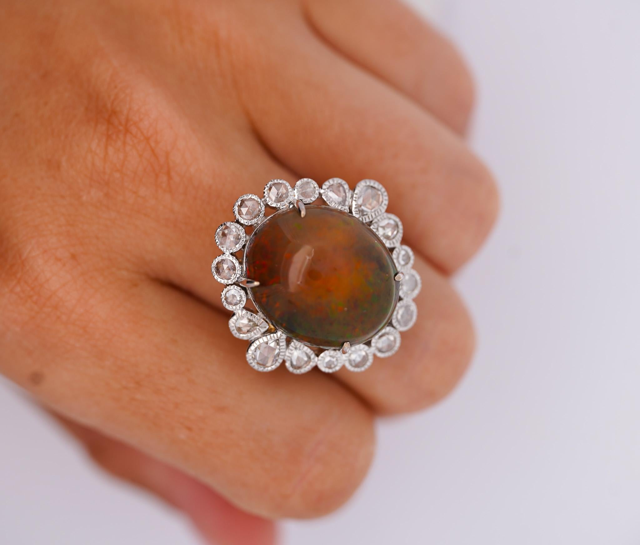 Anillo halo vintage de ópalo y diamantes talla rosa de 11,36 quilates en oro de 18 quilates en venta 2