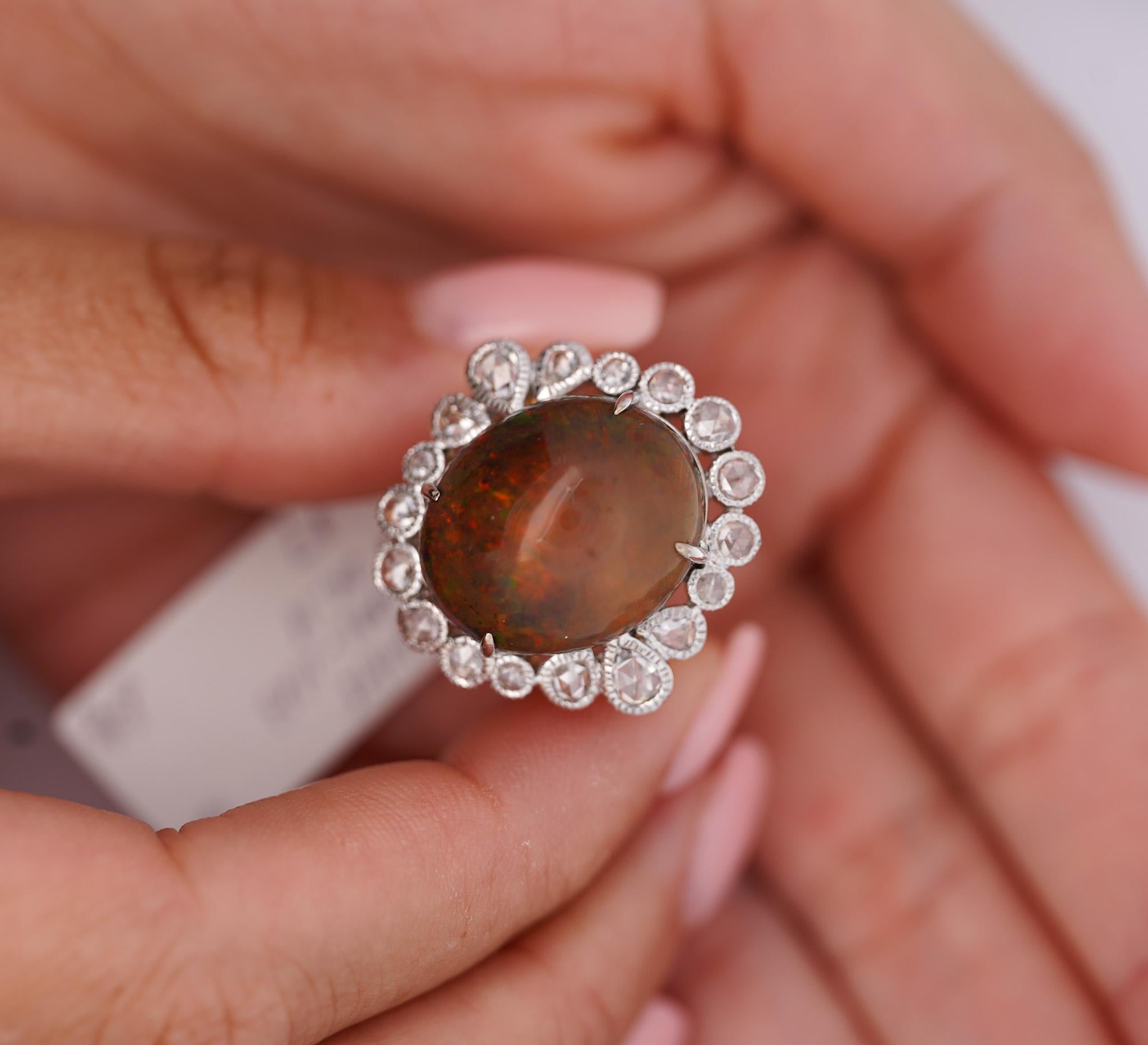 Anillo halo vintage de ópalo y diamantes talla rosa de 11,36 quilates en oro de 18 quilates en venta 3