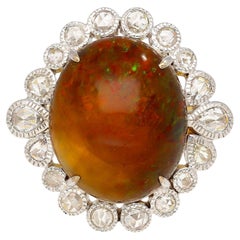 Bague vintage en or 18 carats avec opale de 11,36 carats et halo de diamants taille rose