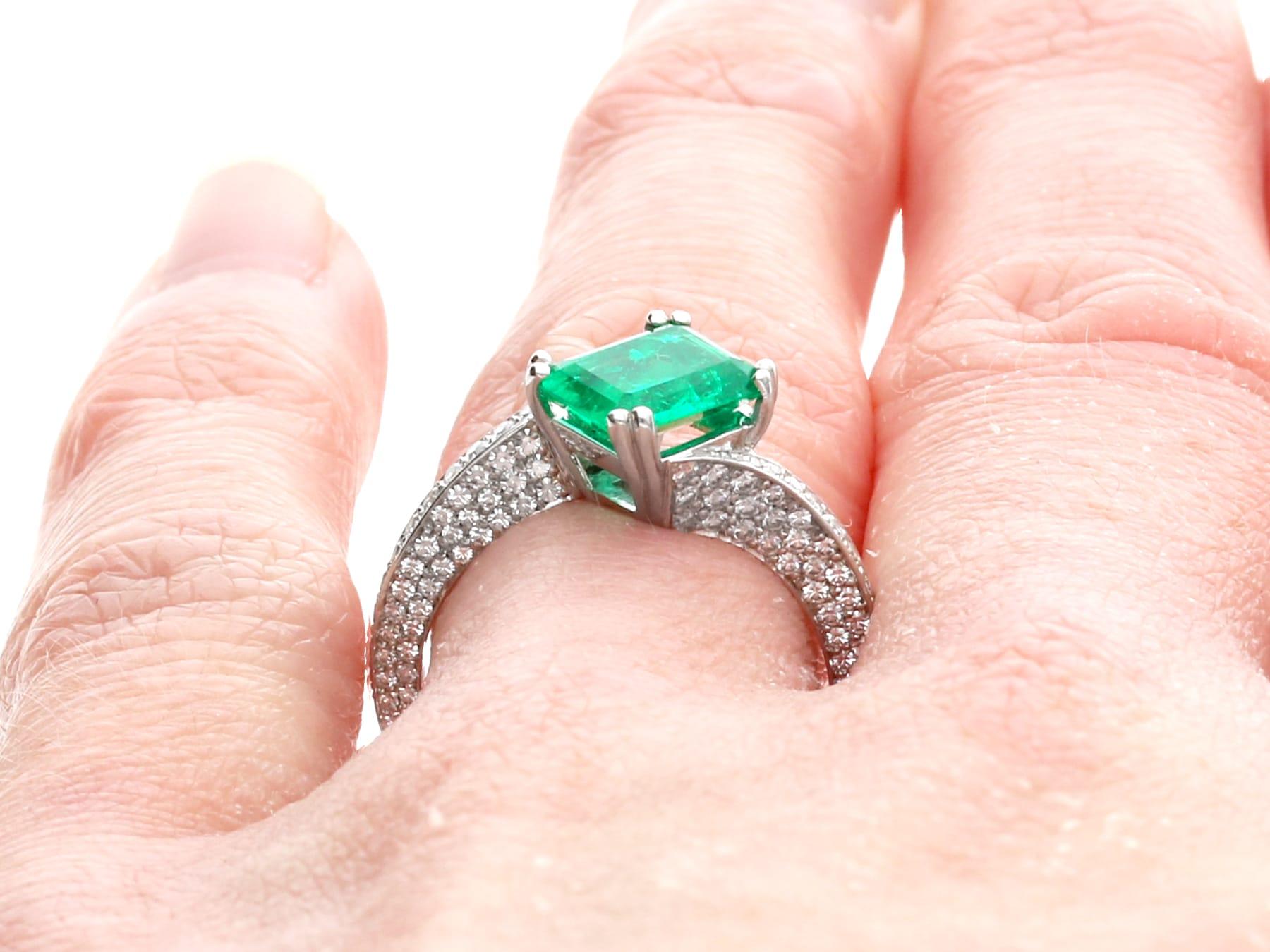 Vintage 1.13 Carat Emerald 2.20ct Diamond Platinum Twist Dress Ring, circa 1990 For Sale 3