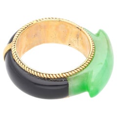 Vintage 11.40 Carved Jade with Onyx Band Ring in 14K Yellow Gold