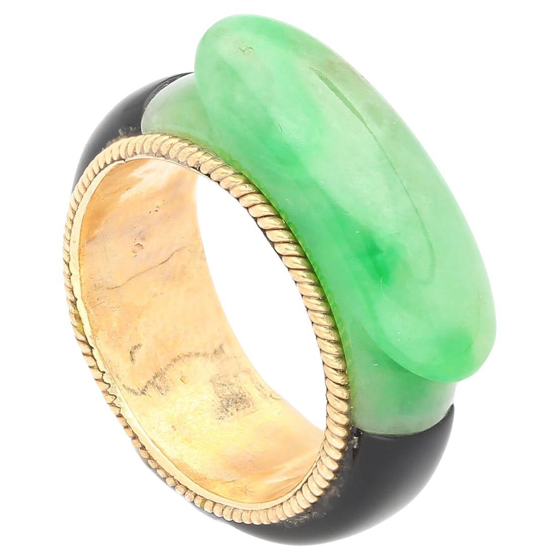 Vintage 11.40 Carved Jade with Onyx Band Ring in 14K Yellow Gold For Sale