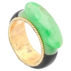Vintage 11.40 Carved Jade with Onyx Band Ring in 14K Yellow Gold