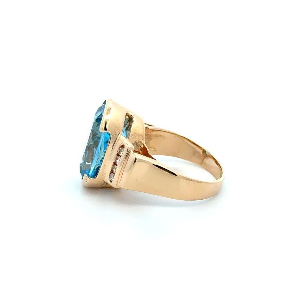 De las mujeres Anillo de cóctel vintage de oro con topacio azul ovalado y diamantes de 11,49 quilates en venta