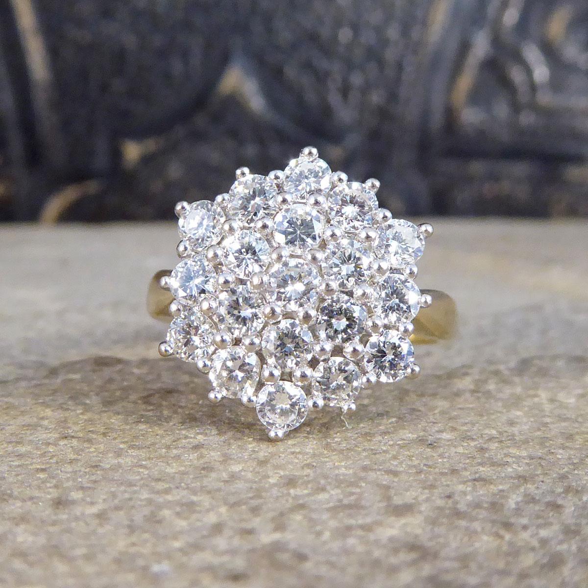 Vintage 1.14ct Diamond Cluster Ring in 18ct Yellow and White Gold In Good Condition In Yorkshire, West Yorkshire