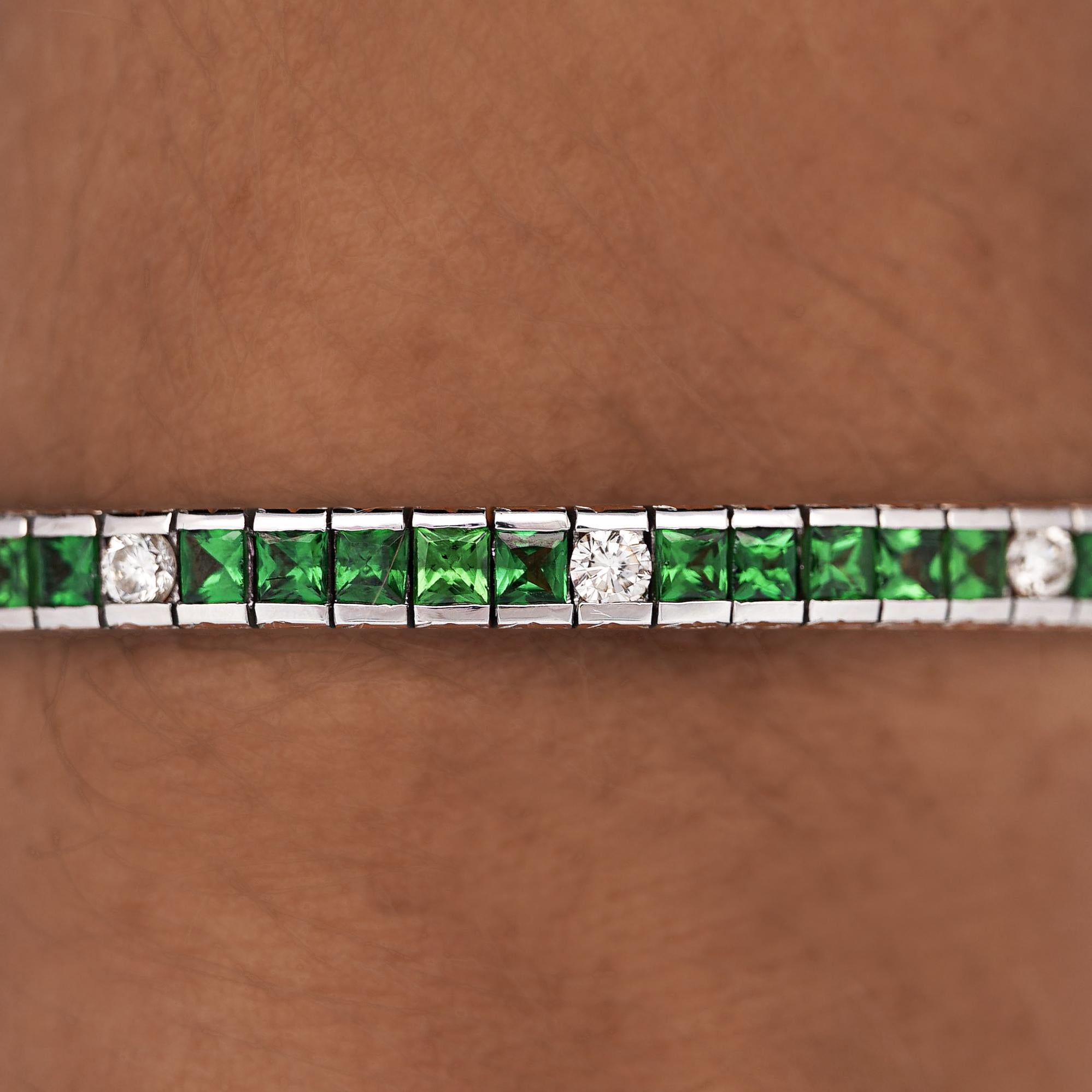 Pulsera de tenis vintage con filigrana de tsavoritas y diamantes de 11,5 quilates en Excelente estado para la venta en Miami, FL