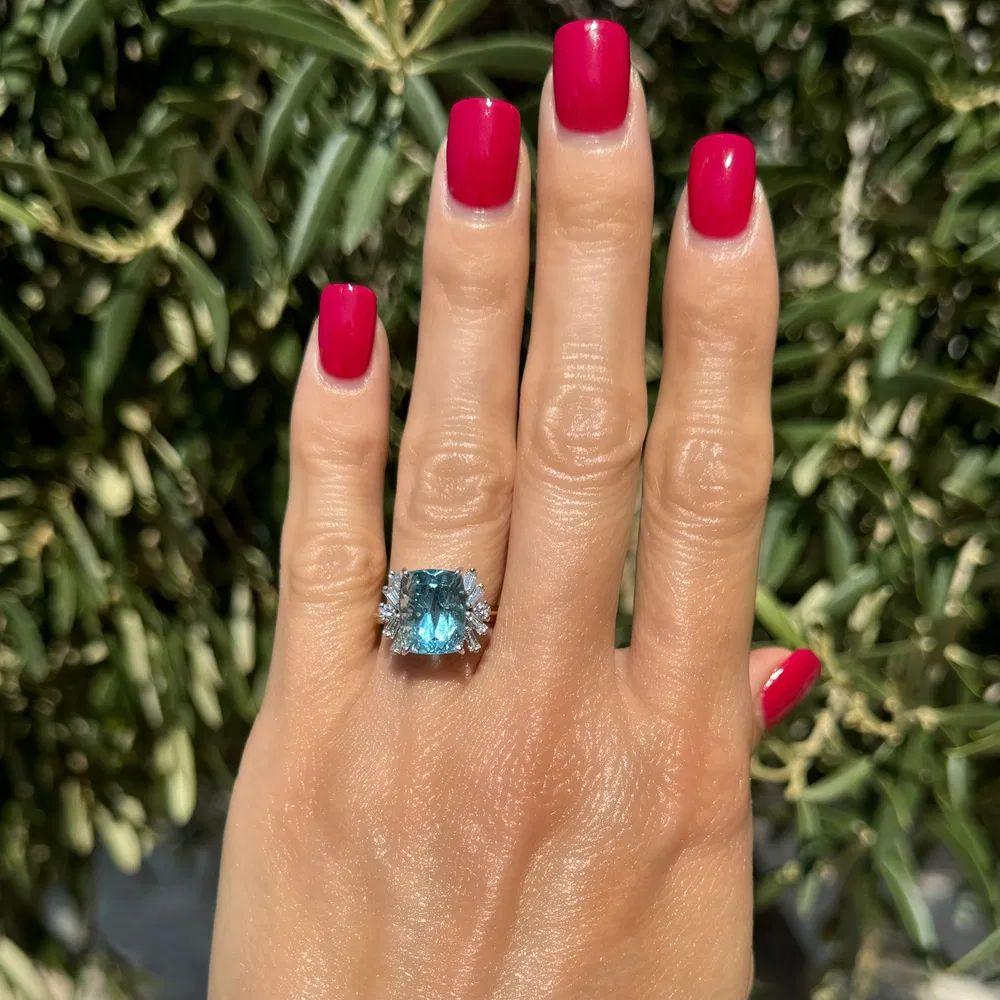 Modernist Vintage 11.50 Carat Emerald Cut Aquamarine and Diamond Gold Ring For Sale