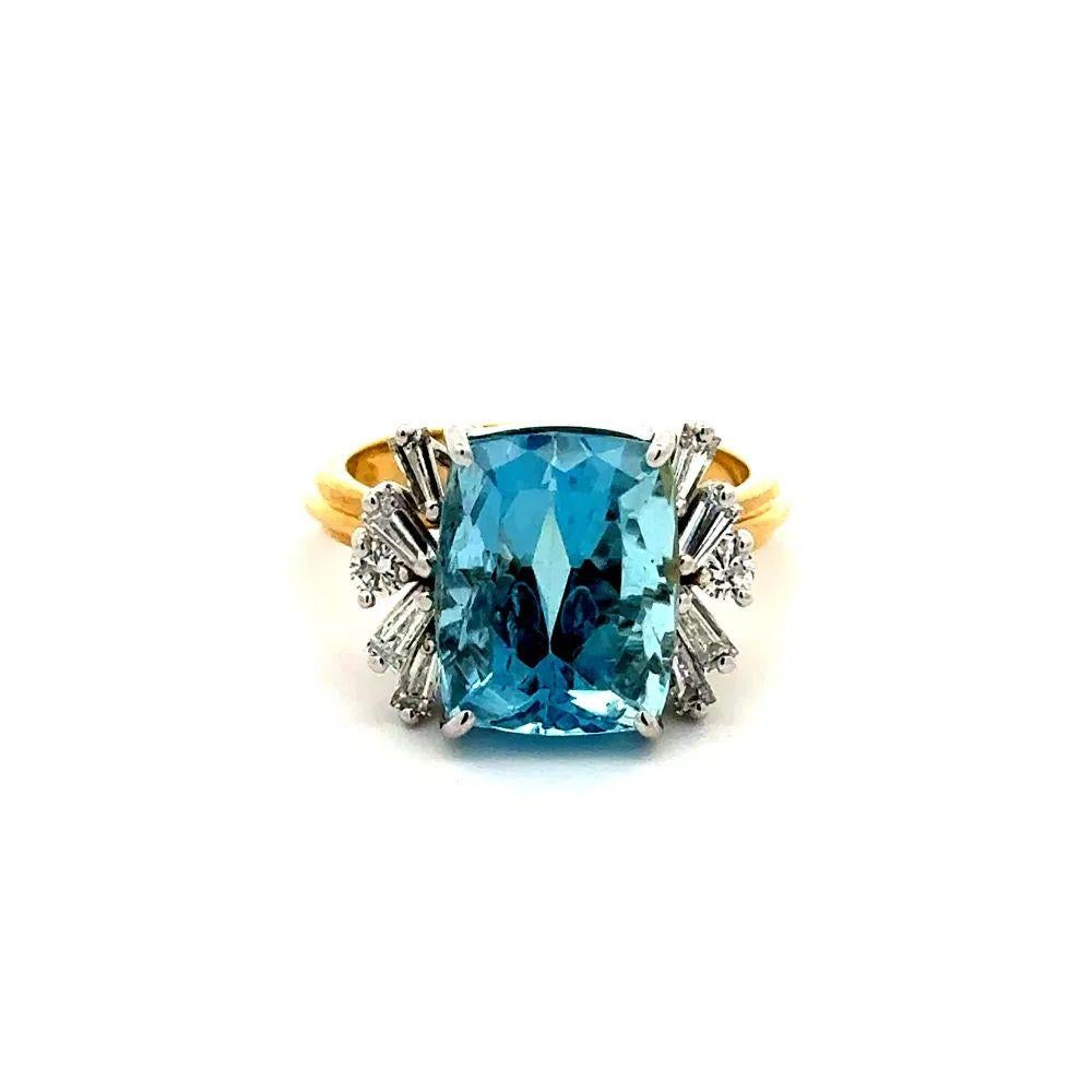 Vintage 11.50 Carat Emerald Cut Aquamarine and Diamond Gold Ring In Excellent Condition For Sale In Montreal, QC