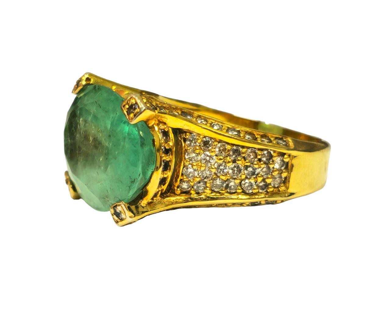 Oval Cut Vintage 11.50ct Colombian Emerald Diamond Ring in 14K For Sale