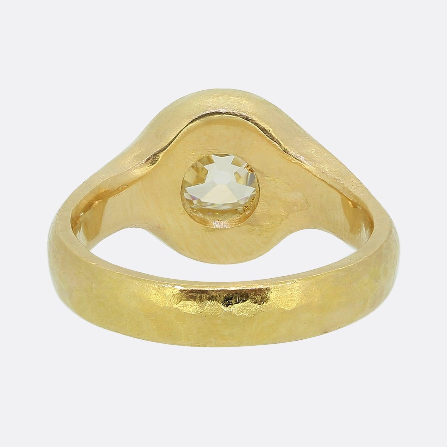 Vintage 1.16 Old Cushion Cut Diamond Hammered Ring In Good Condition For Sale In London, GB