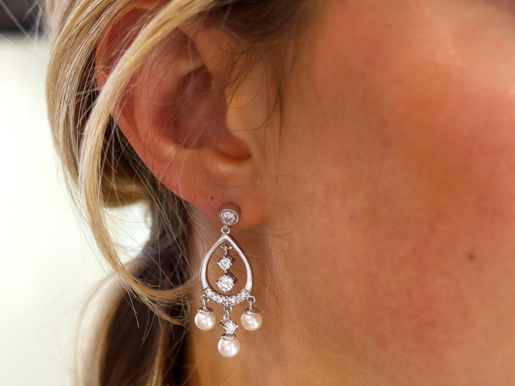 Pendientes de gota vintage de oro blanco de 14 ct con diamantes y perlas de 1,16 ct Corte redondo en venta