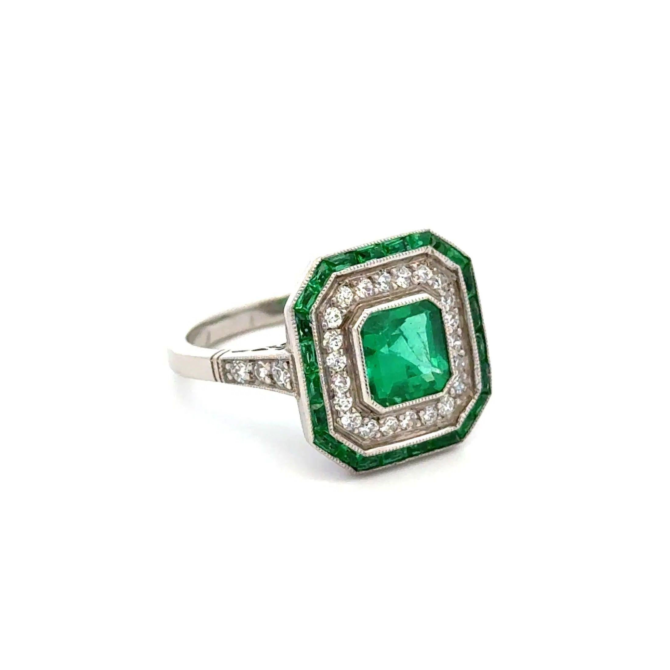  Einfach schön! Fein detaillierte Vintage brasilianischen Smaragd GIA und Diamant Platin Halo Cocktail-Ring. In der Mitte ein sicher eingebetteter, von Hand gefasster achteckiger Smaragd im Stufenschliff mit einem Gewicht von ca. 1,08 Karat.