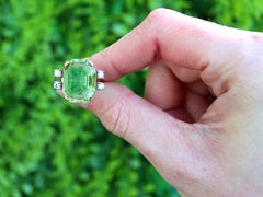 Bague habillée vintage en or rose, béryl vert 11,80 carats et diamant 0,36 carat
