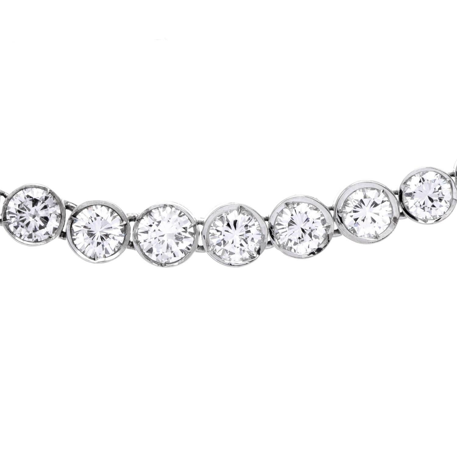 Simply Stunning!

This Vintage Diamond Necklace was inspired by a Riviera design and crafted in 18k white Gold.

Tapering from  4.5mm to 2.5,  this necklace features beautifully matched bright white natural Diamonds

from end to end.  Weighing
