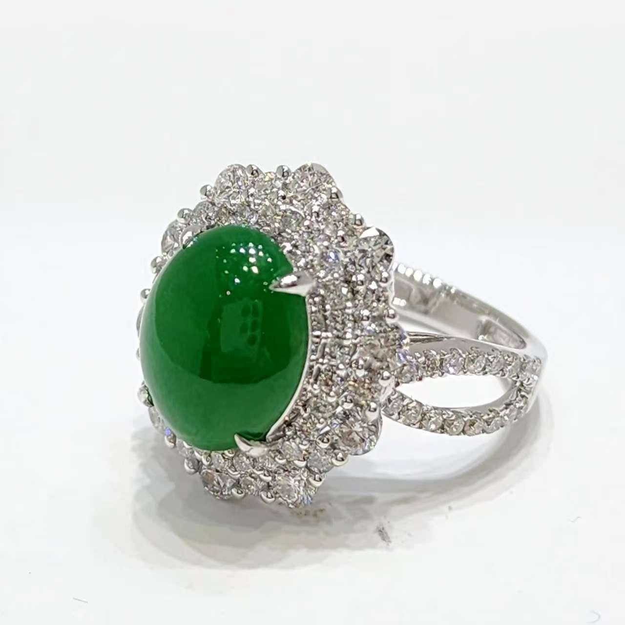 Vintage 1.19GM Jadeit und Diamant Ring in 18 Karat Weißgold (Zeitgenössisch) im Angebot