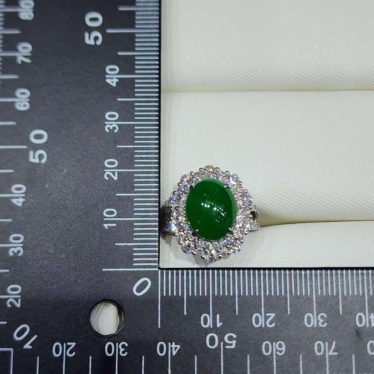 Vintage 1.19GM Jadeit und Diamant Ring in 18 Karat Weißgold im Zustand „Neu“ im Angebot in Hong Kong, HK