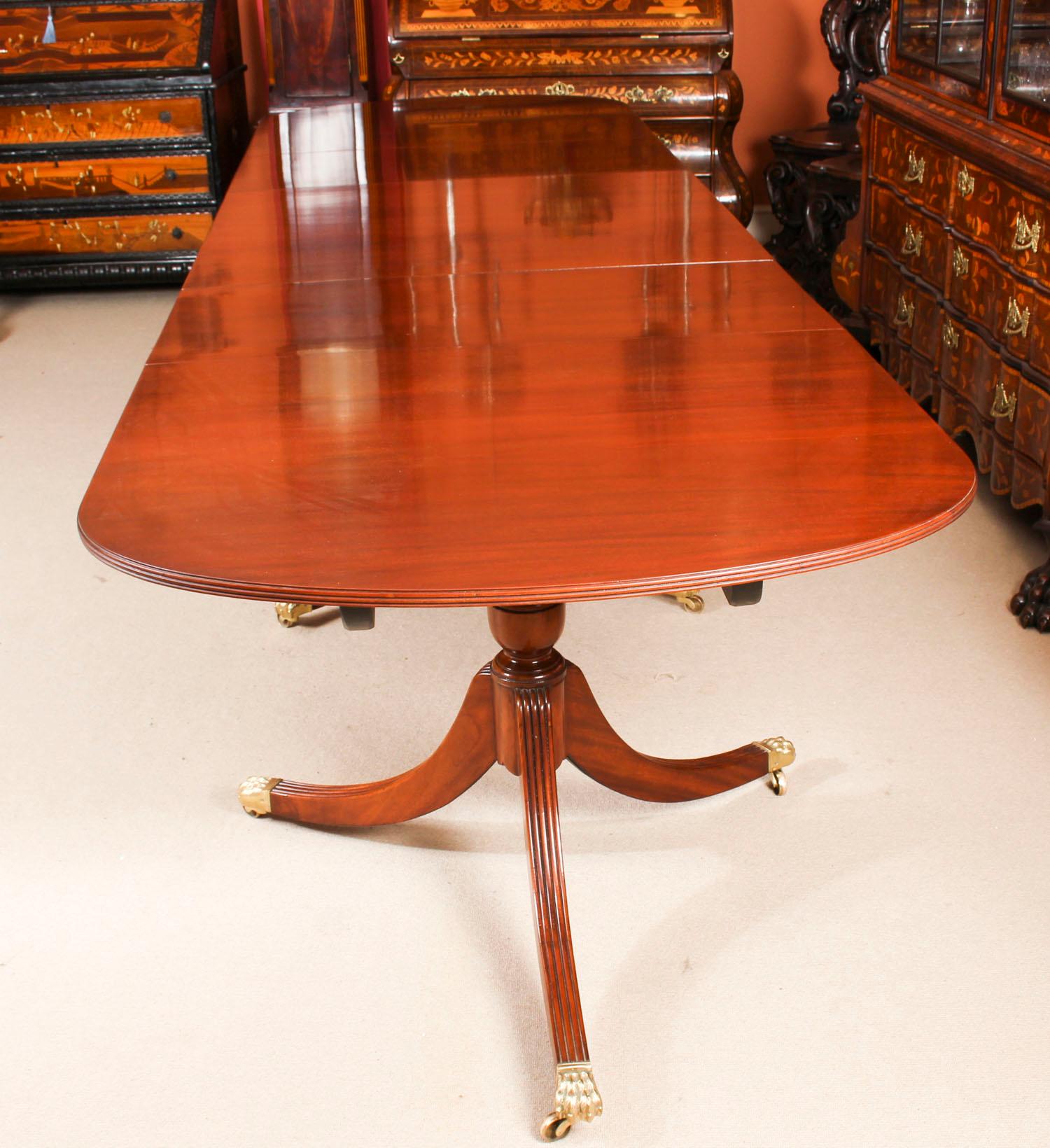 This is a fantastic vintage Regency Revival dining table by the master cabinet maker William Tillman, circa 1980 in date.

It is made of stunning solid flame mahogany and is raised on three turned columns, two on triple swept sabre leg bases and the