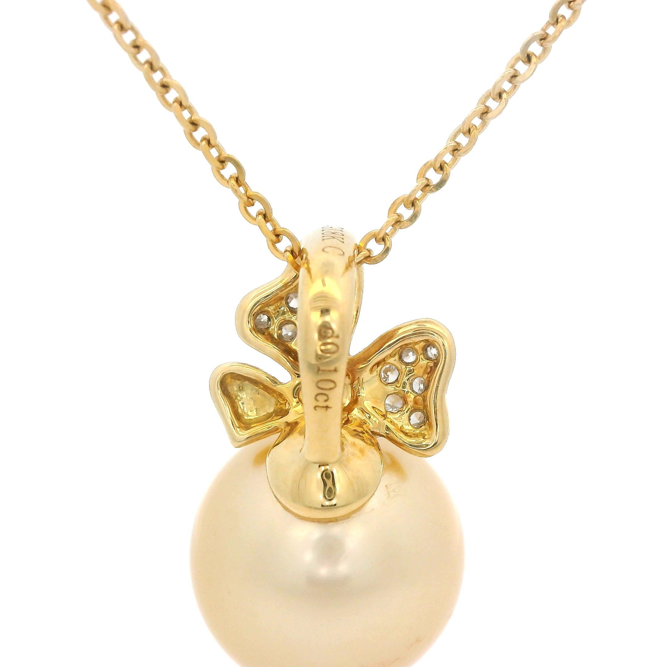 Vintage 11mm Gold South Sea Pearl Diamond Pendant in 18 Karat Yellow Gold In New Condition For Sale In Hong Kong, HK