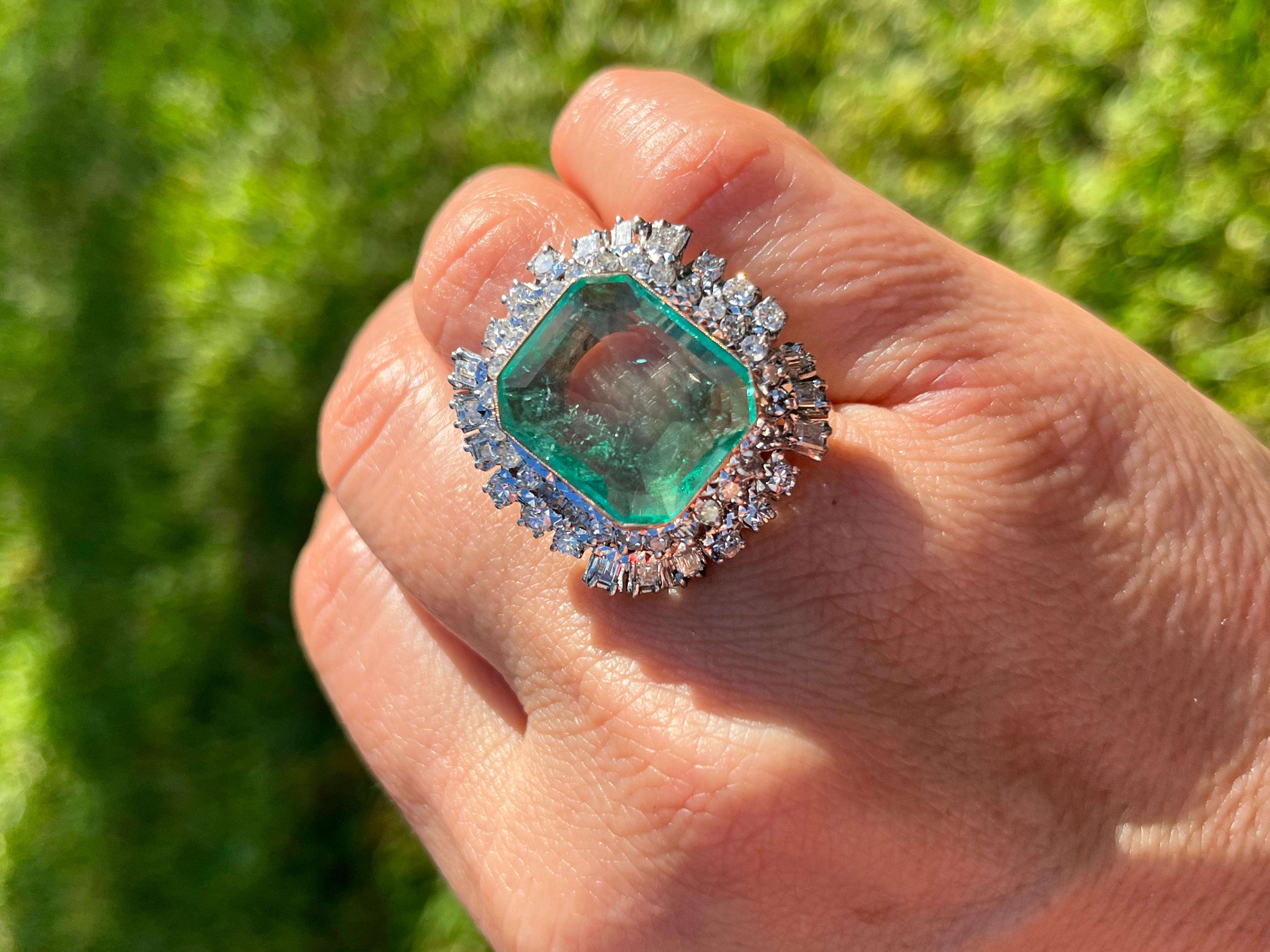 Art Deco Vintage 12 Carat Colombian Emerald and Diamond Halo Ring Set in Palladium For Sale