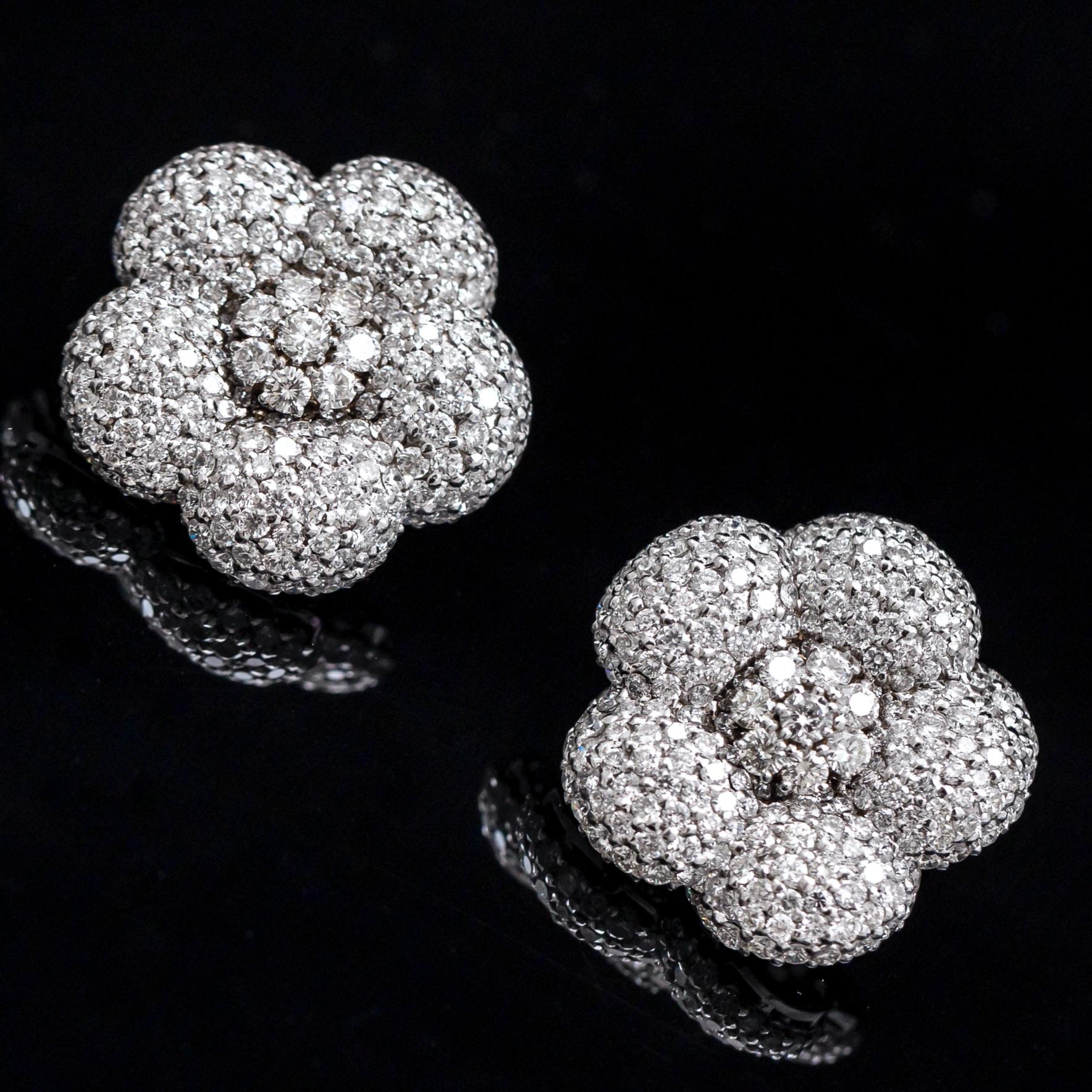Boucles d'oreilles portugaises vintage à fleurs en or blanc avec diamants de 12 carats, années 1990 en vente 6