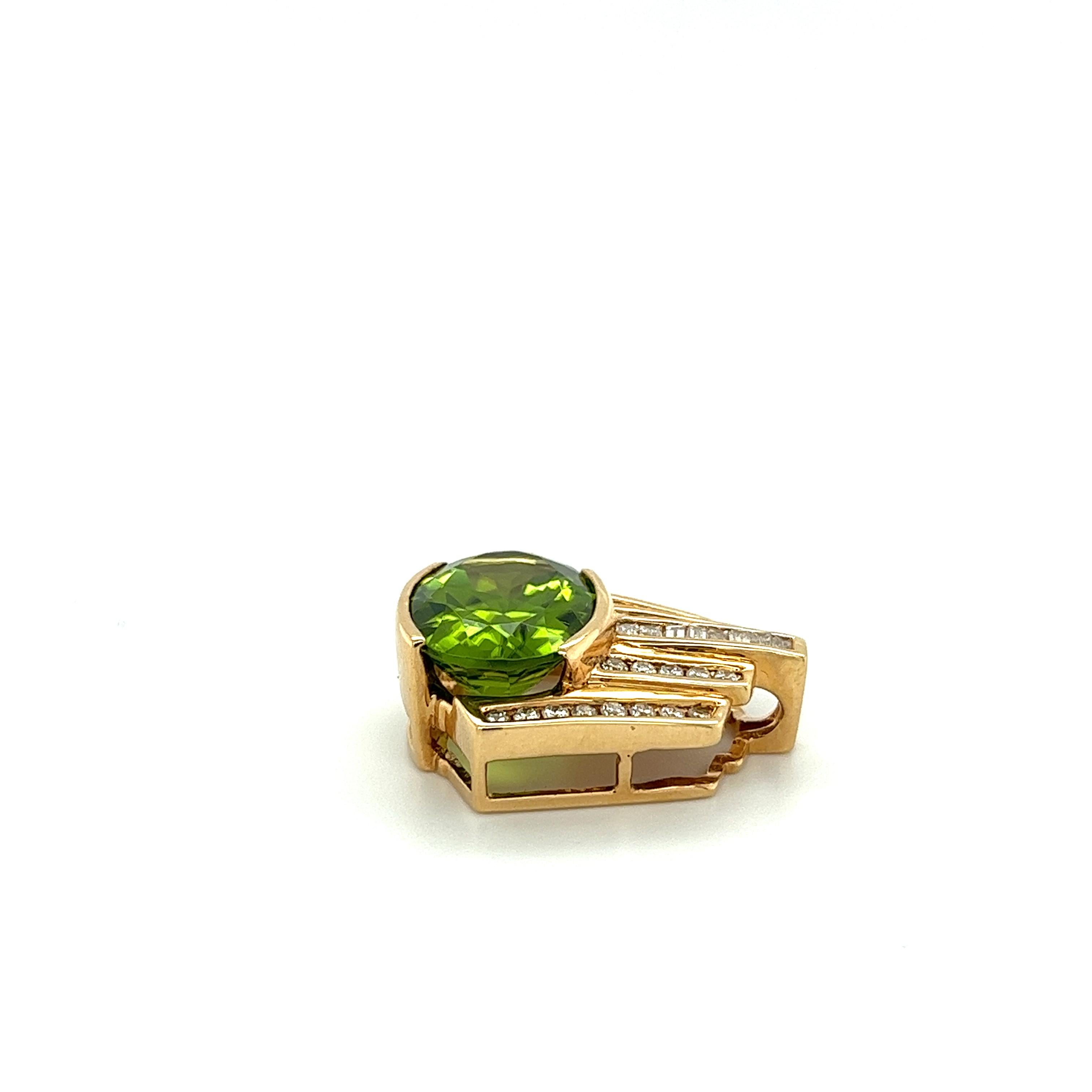 Vintage 12 Carat Green Peridot with Multi Cut Diamonds in 18K Two Tone Gold  In Excellent Condition For Sale In Miami, FL