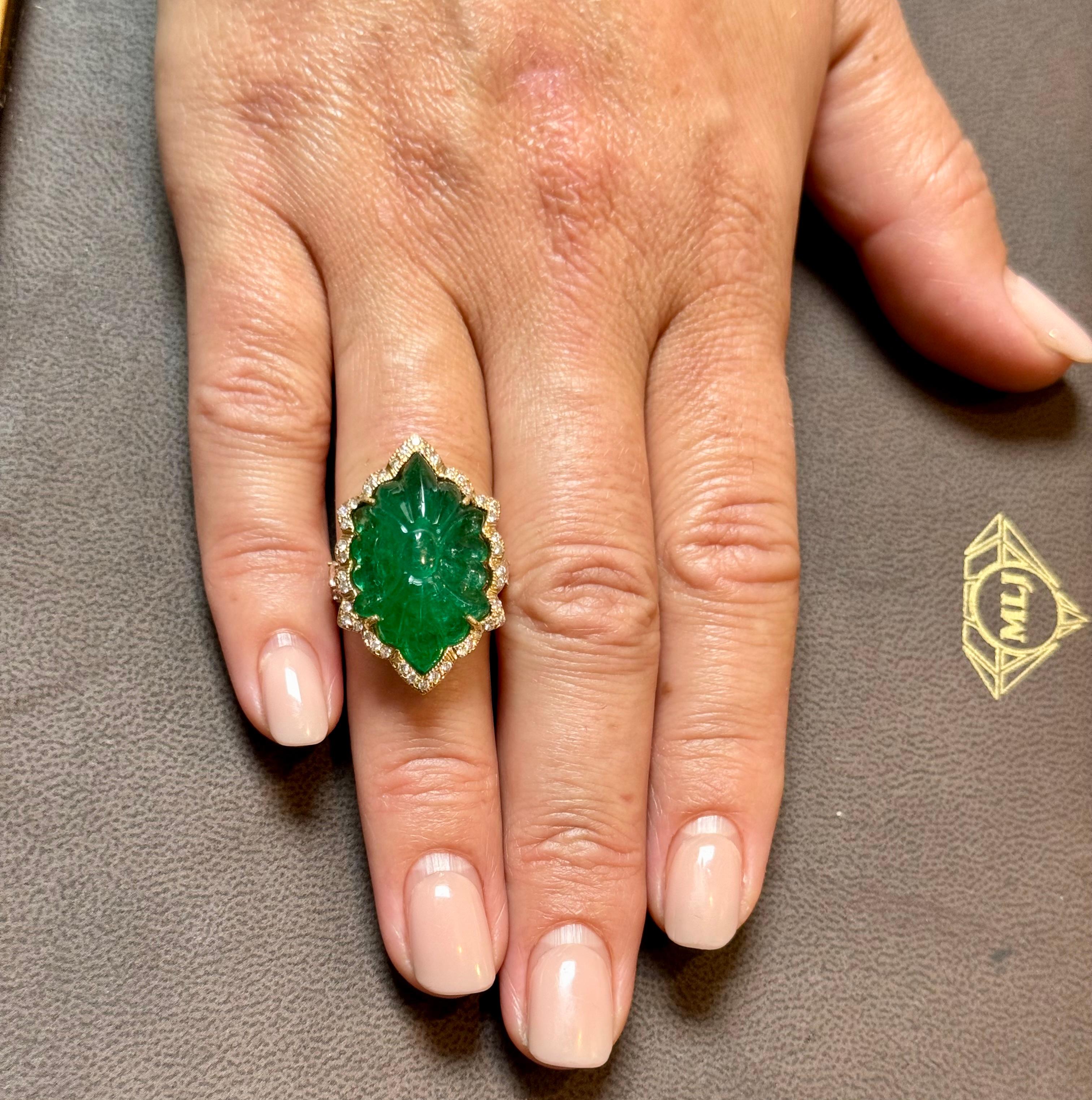 Vintage 12 Karat natürlicher geschnitzter Smaragd & 1,5 Karat Diamantring aus 18 Karat Gelbgold im Angebot 15