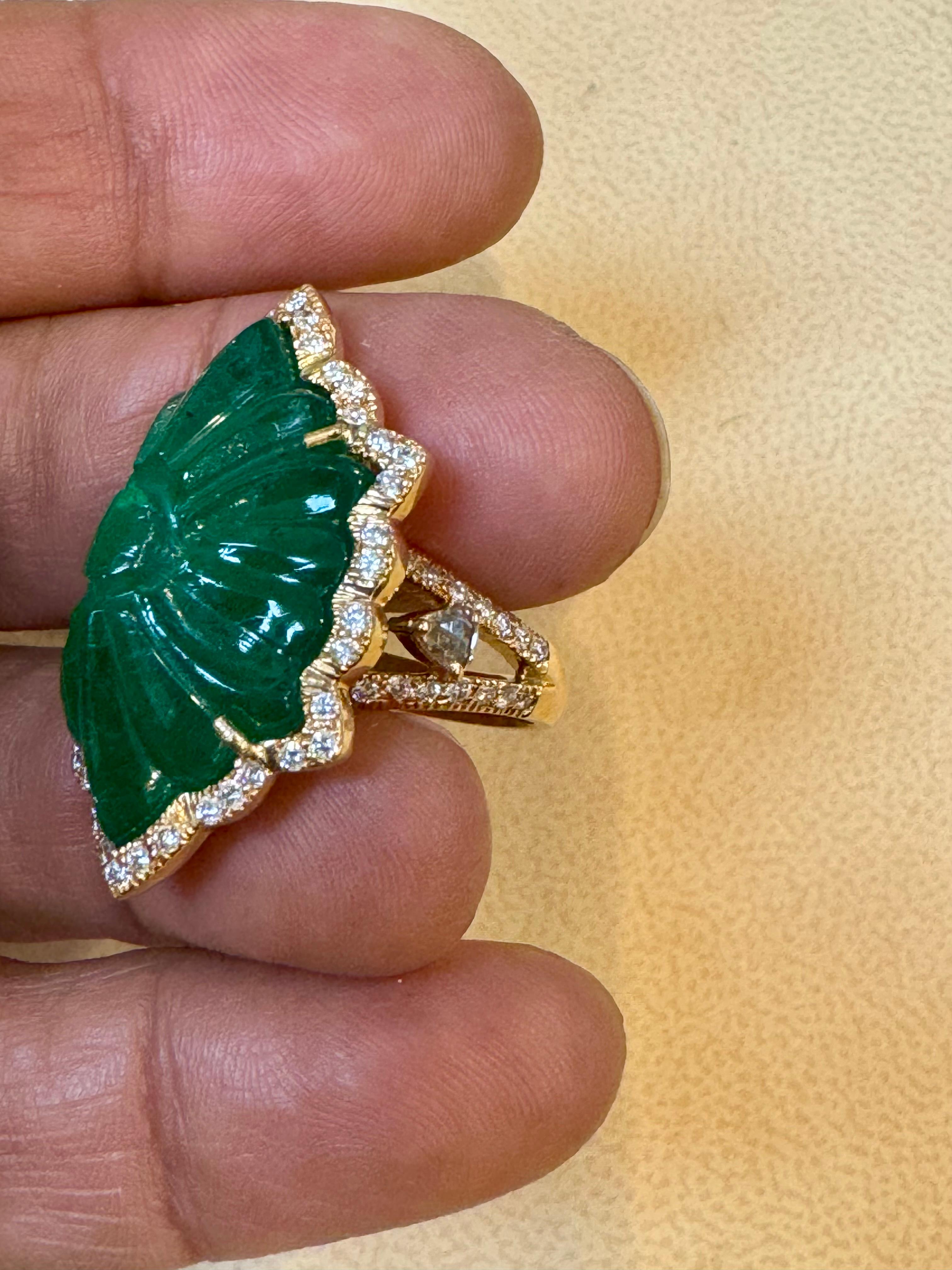 Vintage 12 Ct Natural Carved Emerald & 1.5 Ct Diamond Ring 18 Kt Yellow Gold For Sale 1