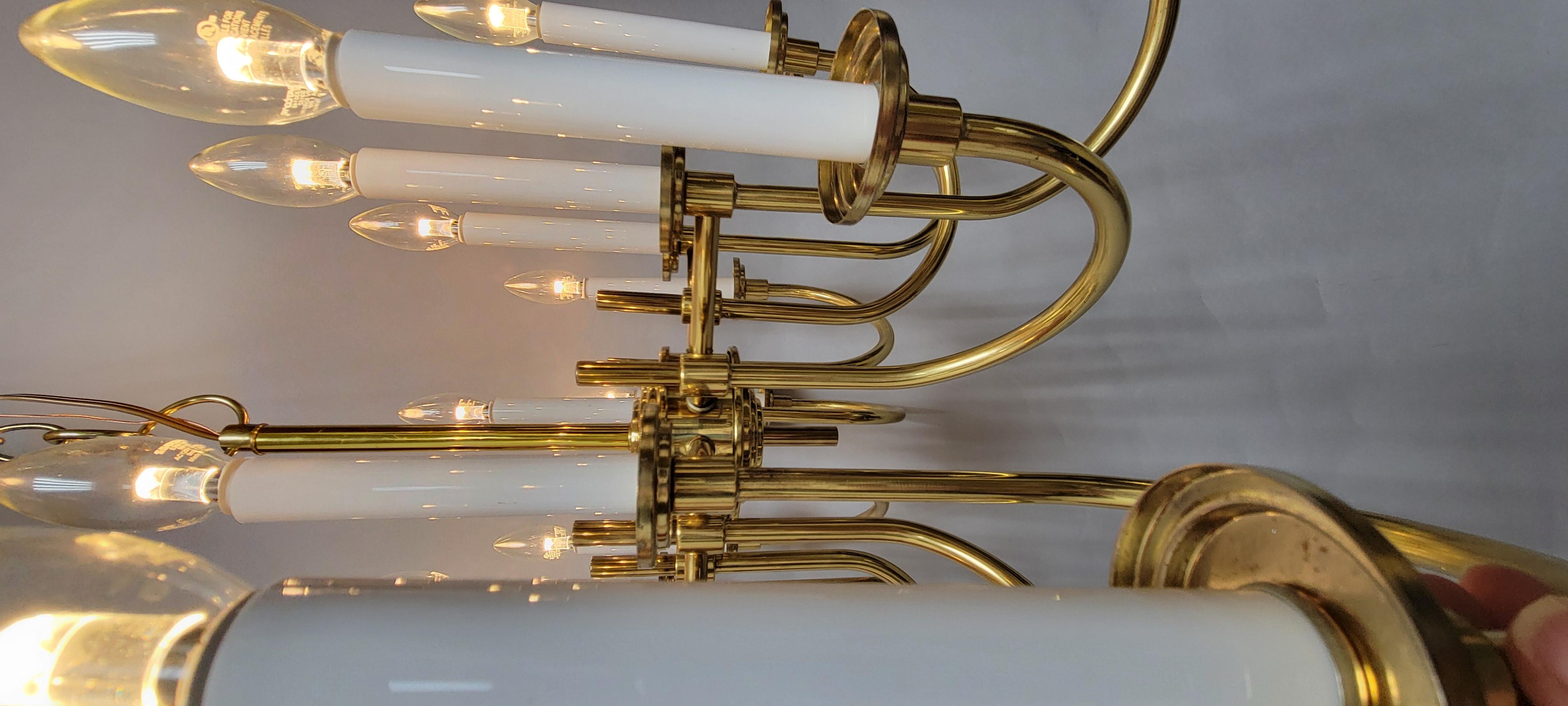 Araña de latón vintage de 12 luces - Estilo Tommi Parzinger Desconocido en venta