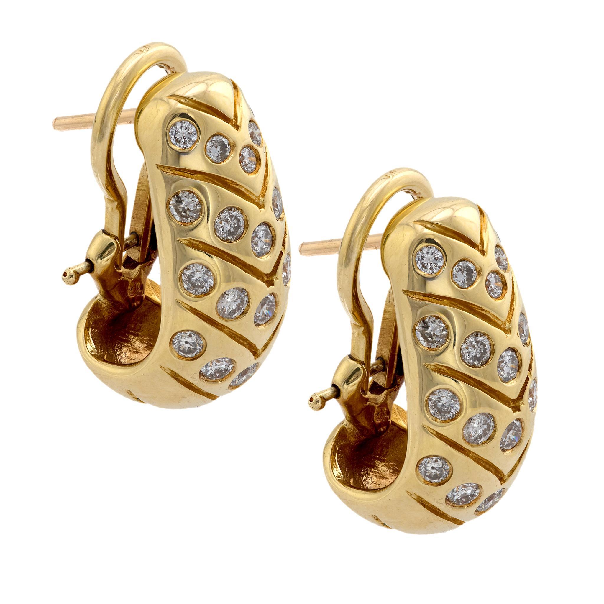 Moderno Orecchini a cerchio d'epoca in oro giallo 18k con diamante da 1,20 carati in vendita