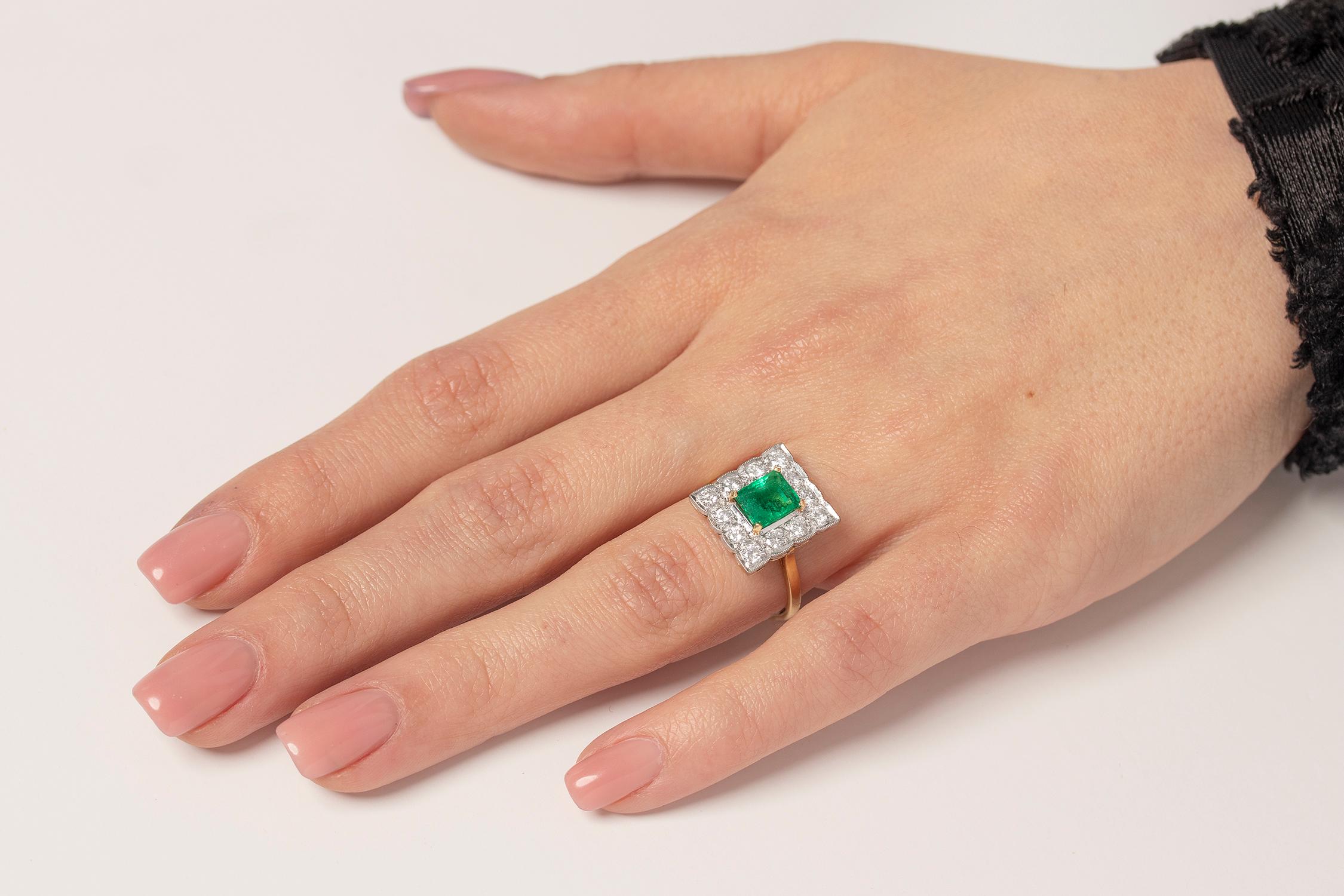 Vintage 1.20 Carat Emerald and Diamond Cocktail Ring, circa 1980s For Sale 1