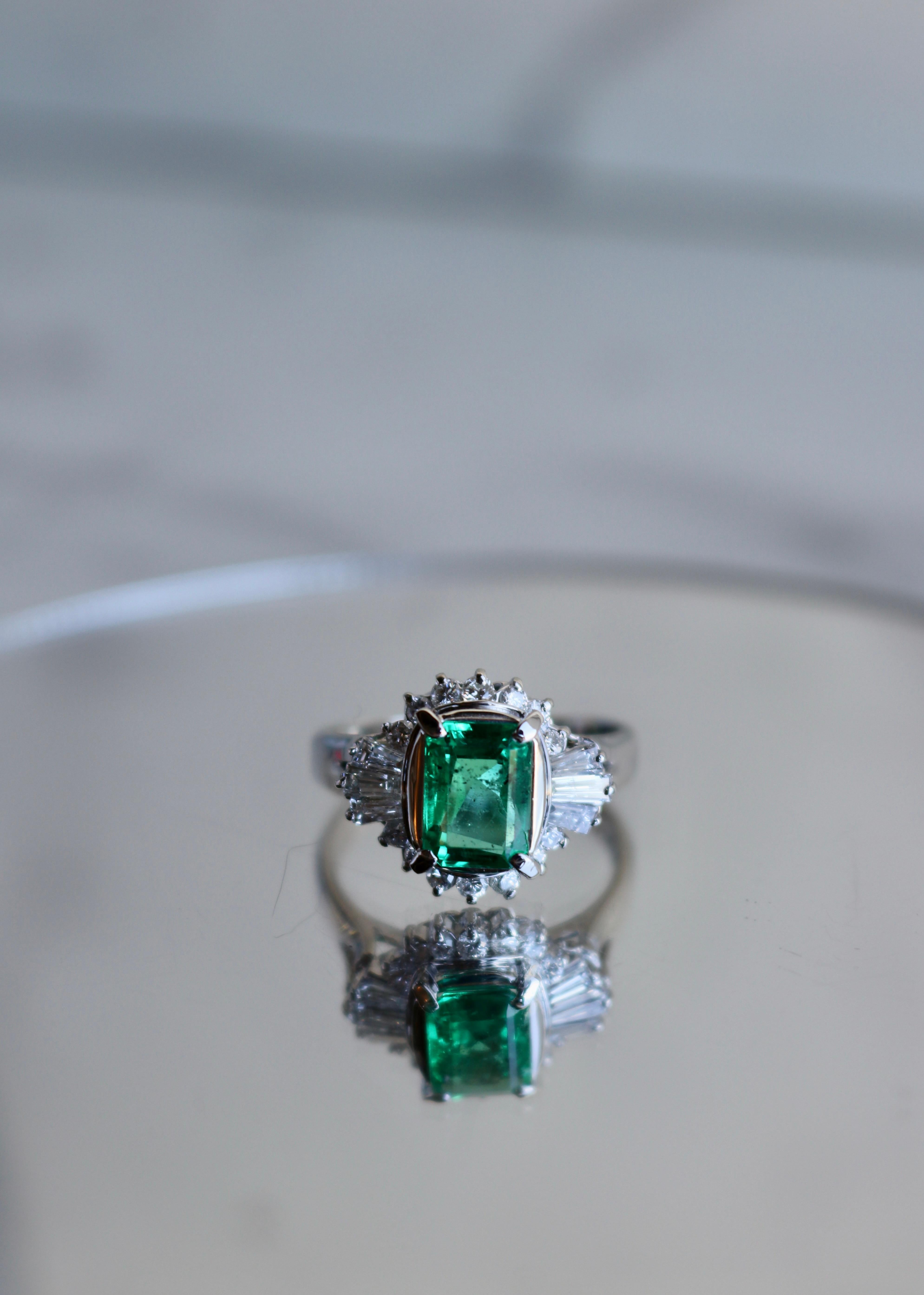 Women's or Men's Vintage 1.20 Carat Emerald and Diamond Platinum Cluster Ring