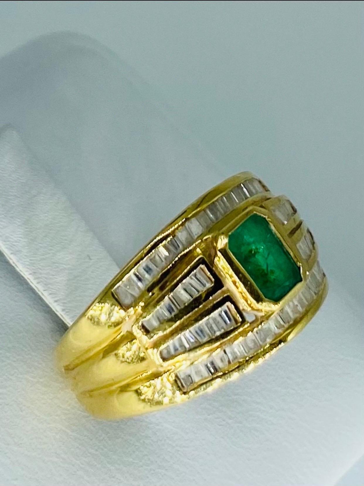 Women's Vintage 1.20 Carat Emerald and Diamonds 4-Row Ring 18k Gold For Sale